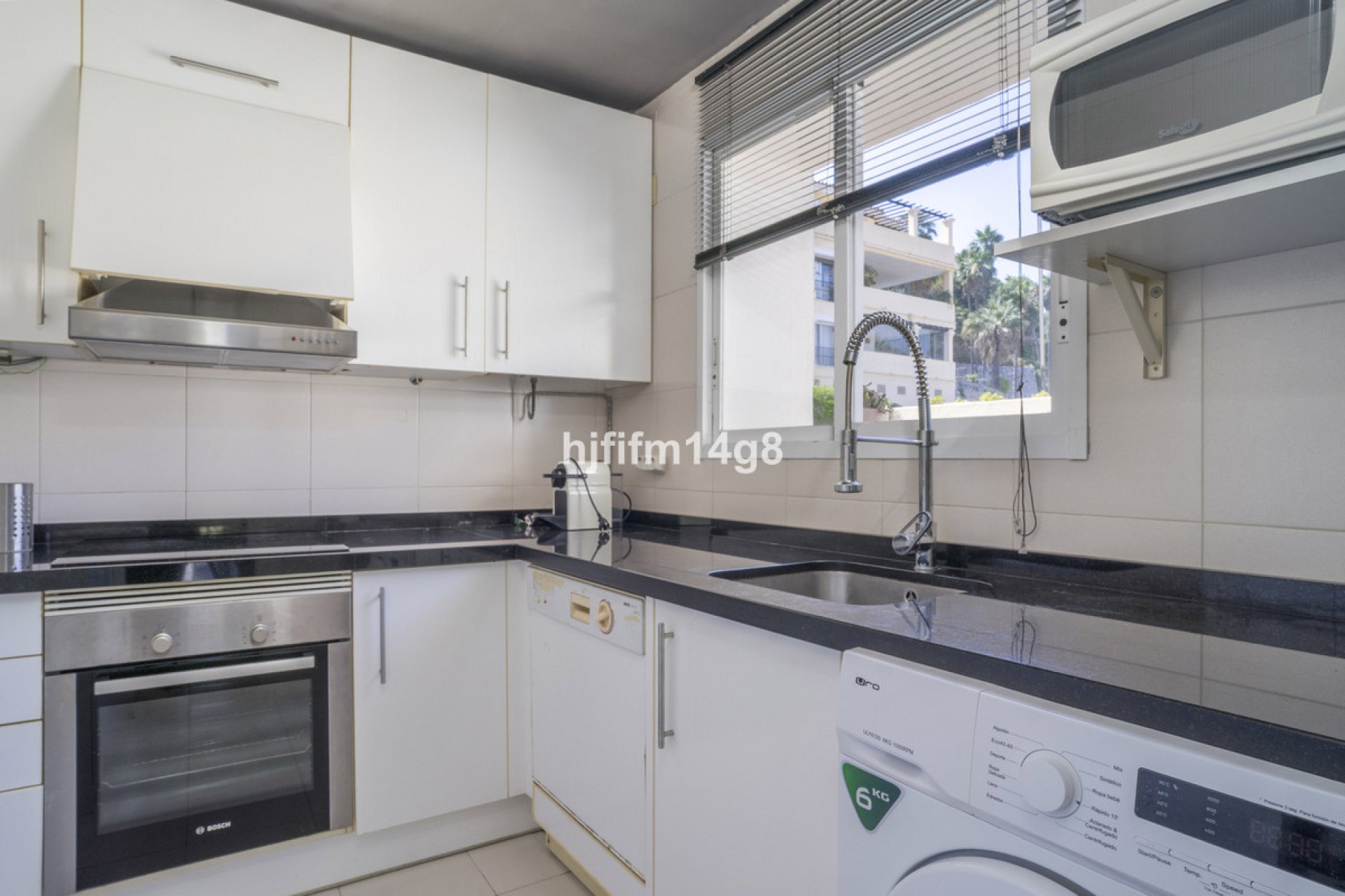 Resale - Apartment - Middle Floor Apartment - Benahavís - Benahavís Centro