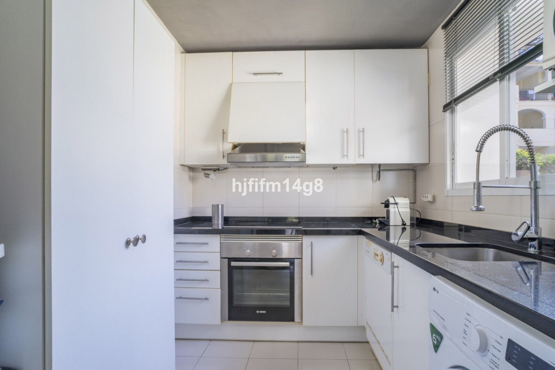 Resale - Apartment - Middle Floor Apartment - Benahavís - Benahavís Centro