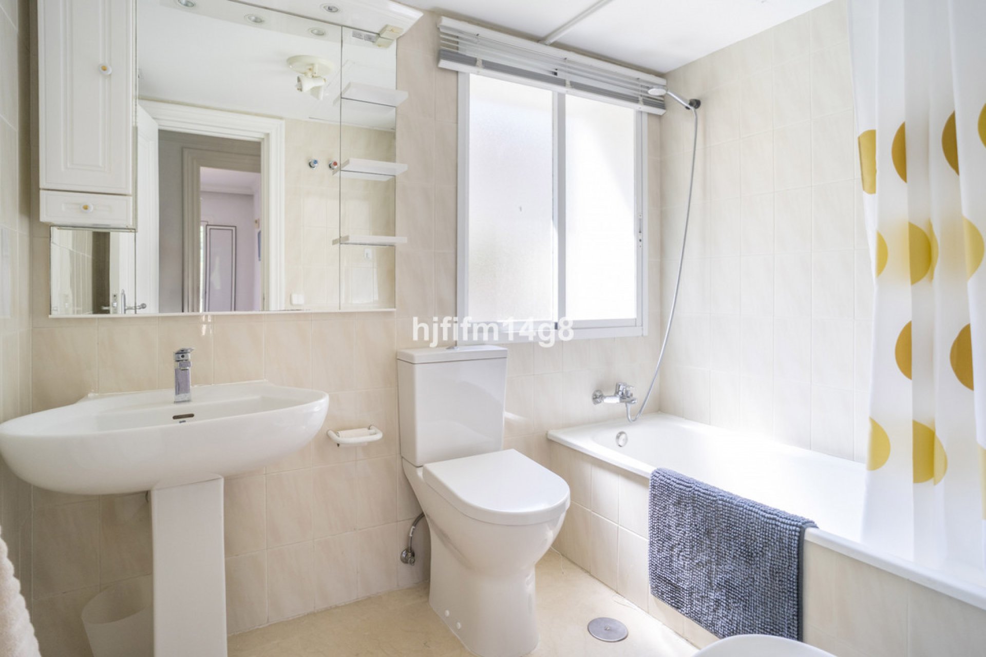 Resale - Apartment - Middle Floor Apartment - Benahavís - Benahavís Centro