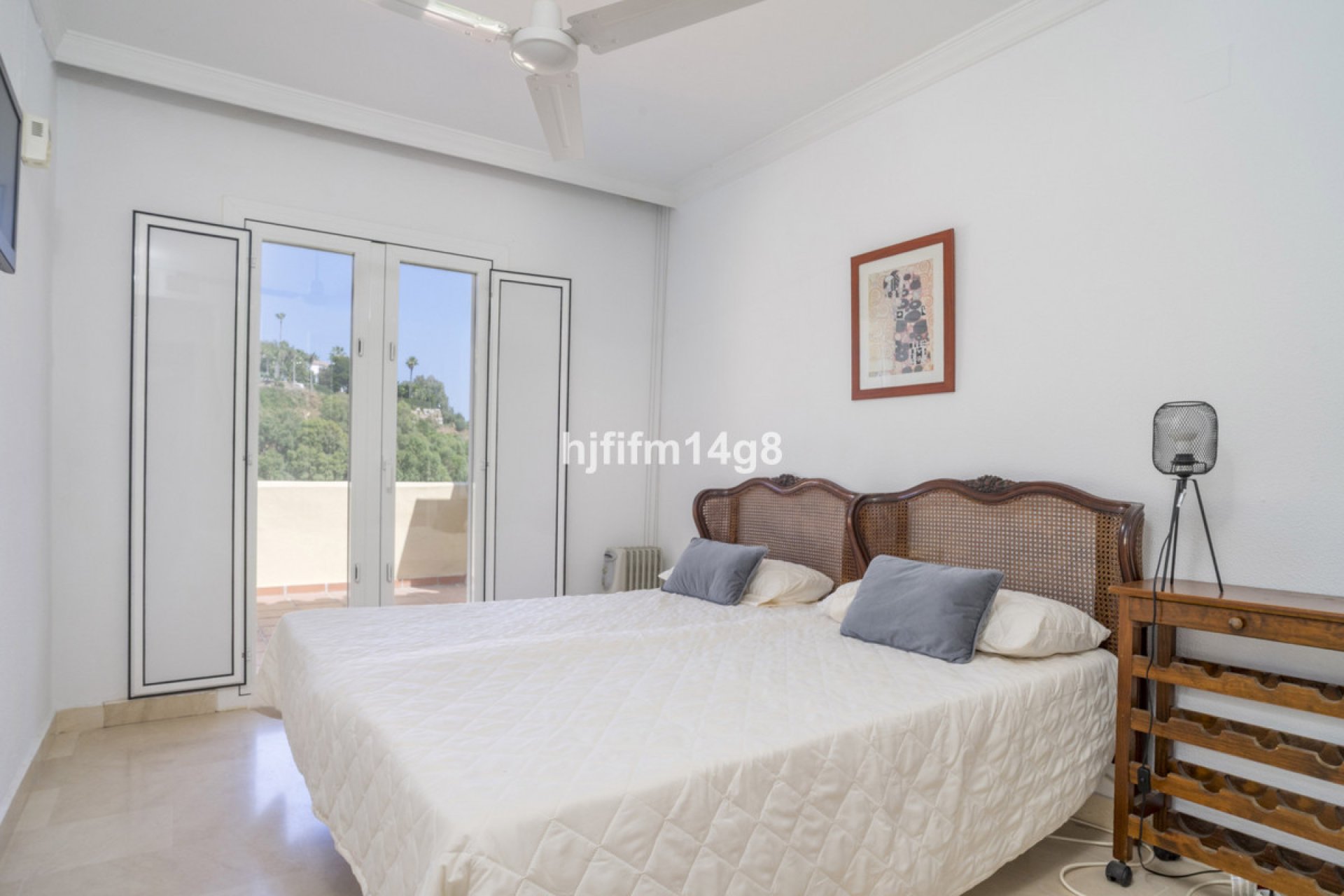 Resale - Apartment - Middle Floor Apartment - Benahavís - Benahavís Centro