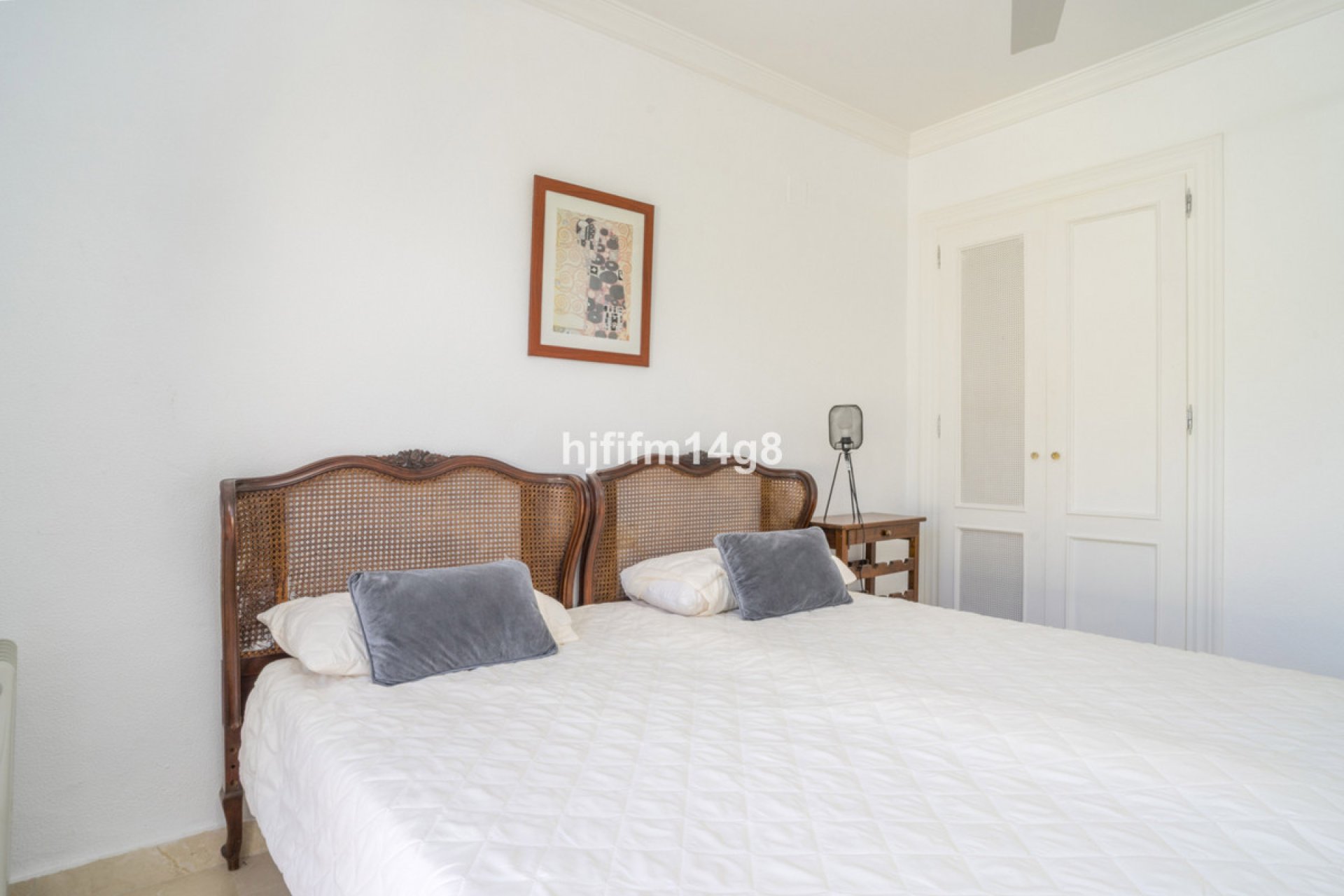 Resale - Apartment - Middle Floor Apartment - Benahavís - Benahavís Centro