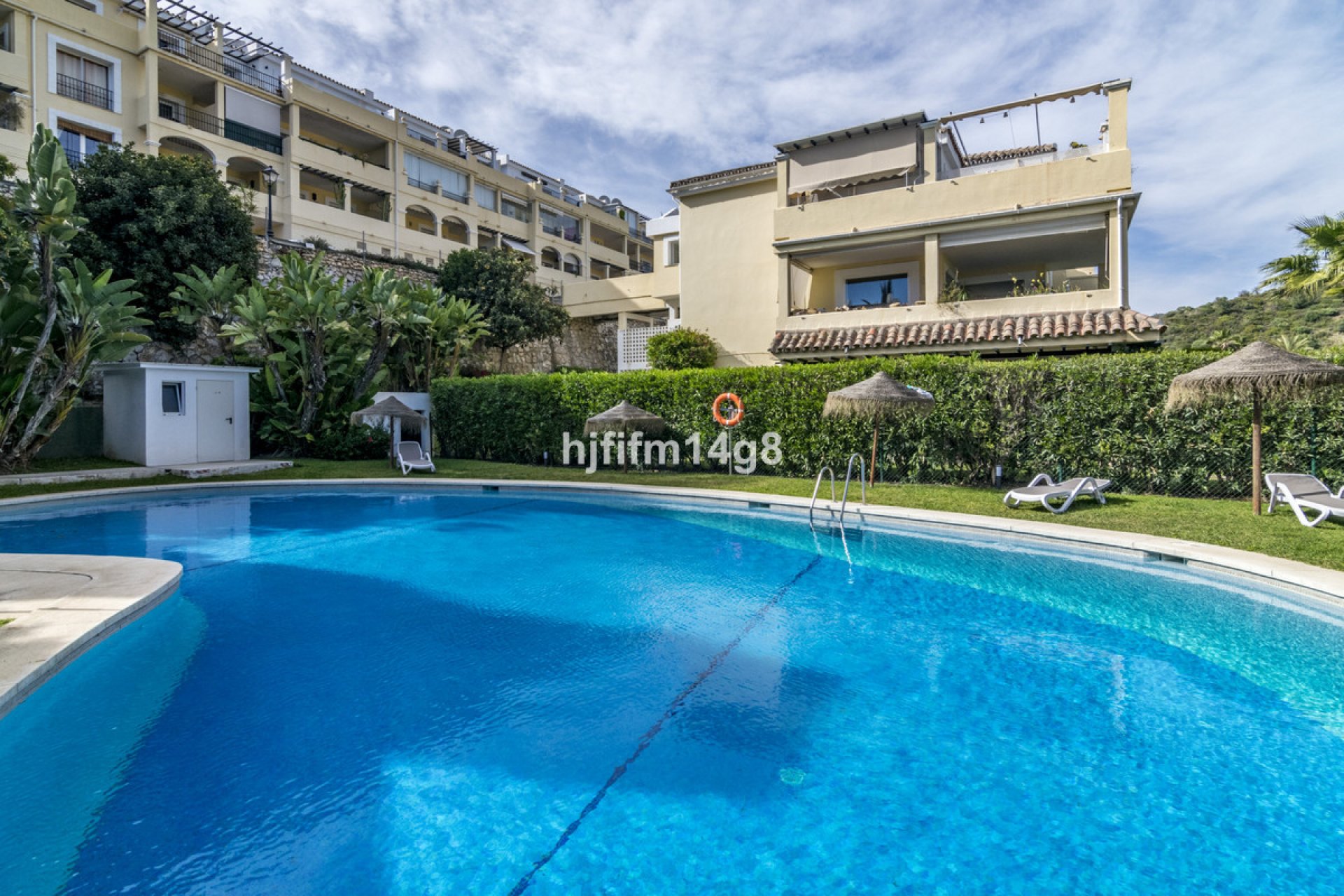 Resale - Apartment - Middle Floor Apartment - Benahavís - Benahavís Centro