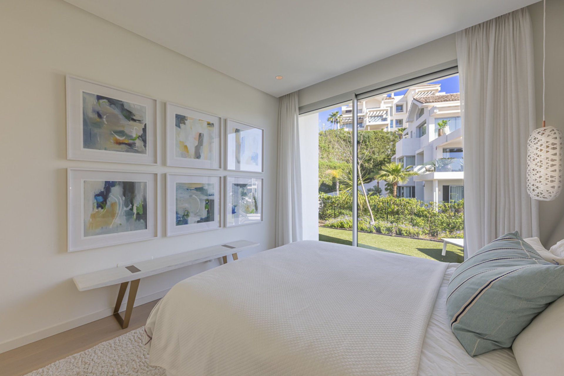 Resale - Apartment - Middle Floor Apartment - Benahavís - Benahavís Centro