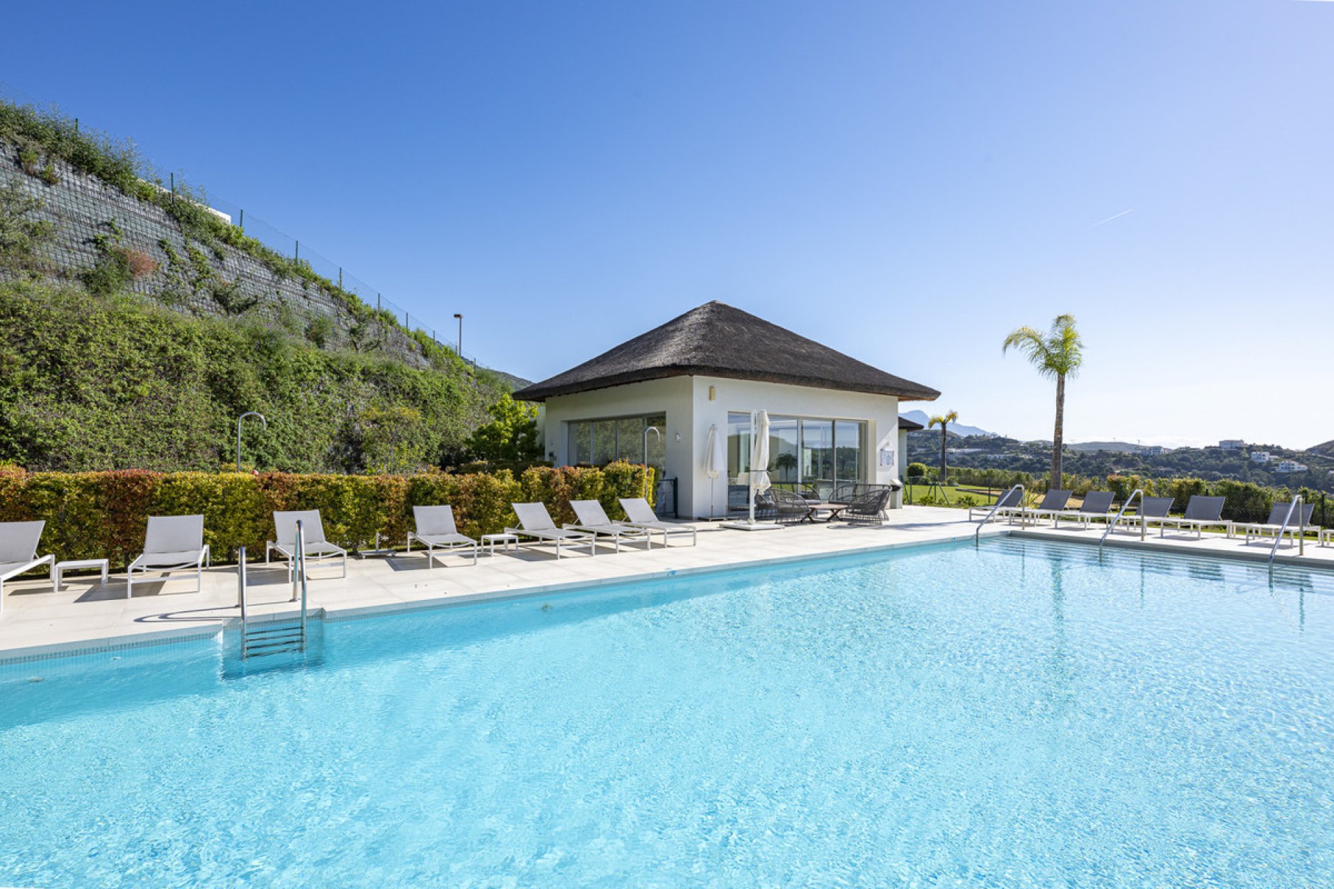 Resale - Apartment - Middle Floor Apartment - Benahavís - Benahavís Centro