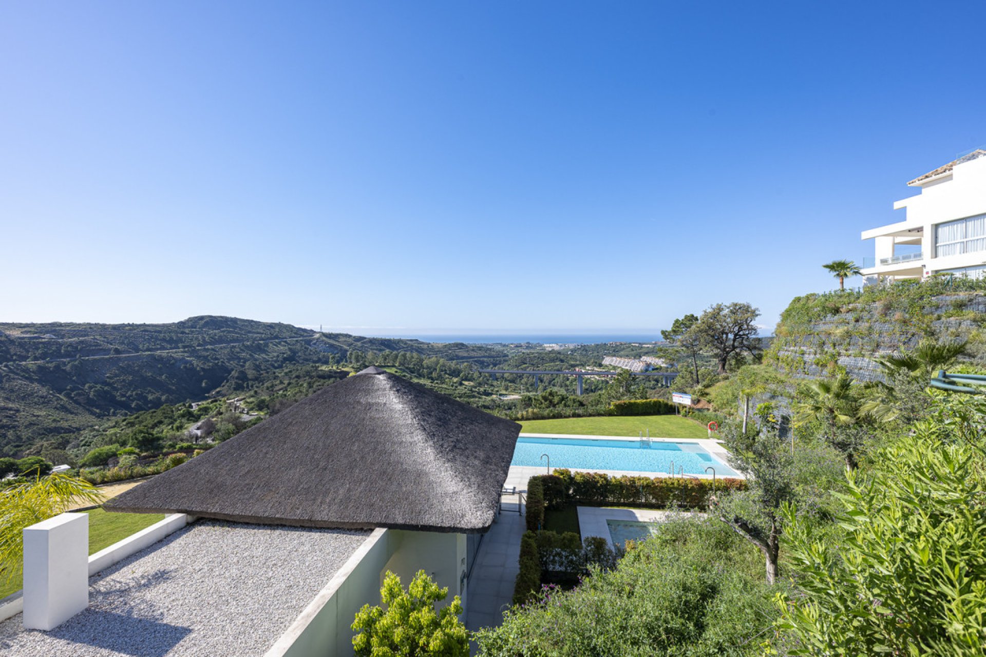 Resale - Apartment - Middle Floor Apartment - Benahavís - Benahavís Centro