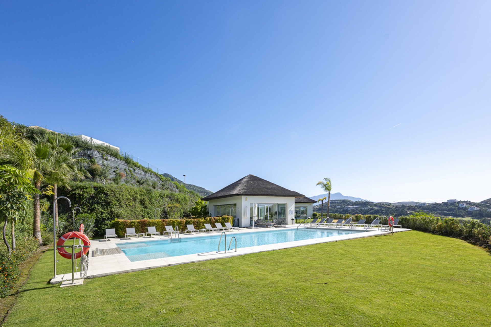 Resale - Apartment - Middle Floor Apartment - Benahavís - Benahavís Centro