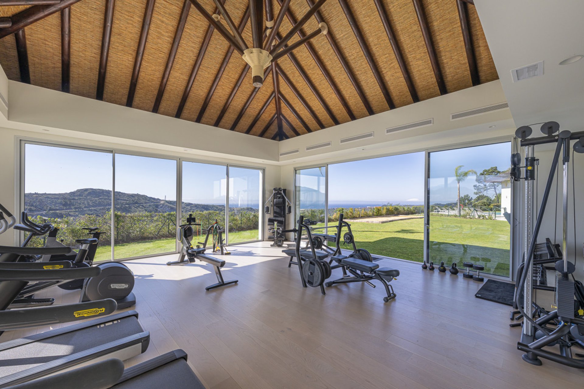 Resale - Apartment - Middle Floor Apartment - Benahavís - Benahavís Centro