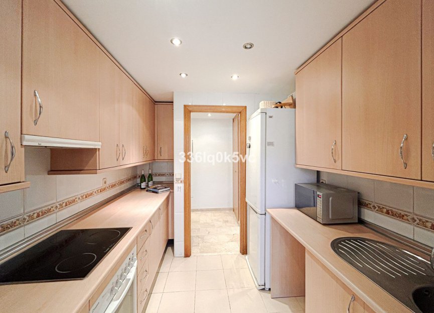 Resale - Apartment - Middle Floor Apartment - Benahavís - Benahavís Centro