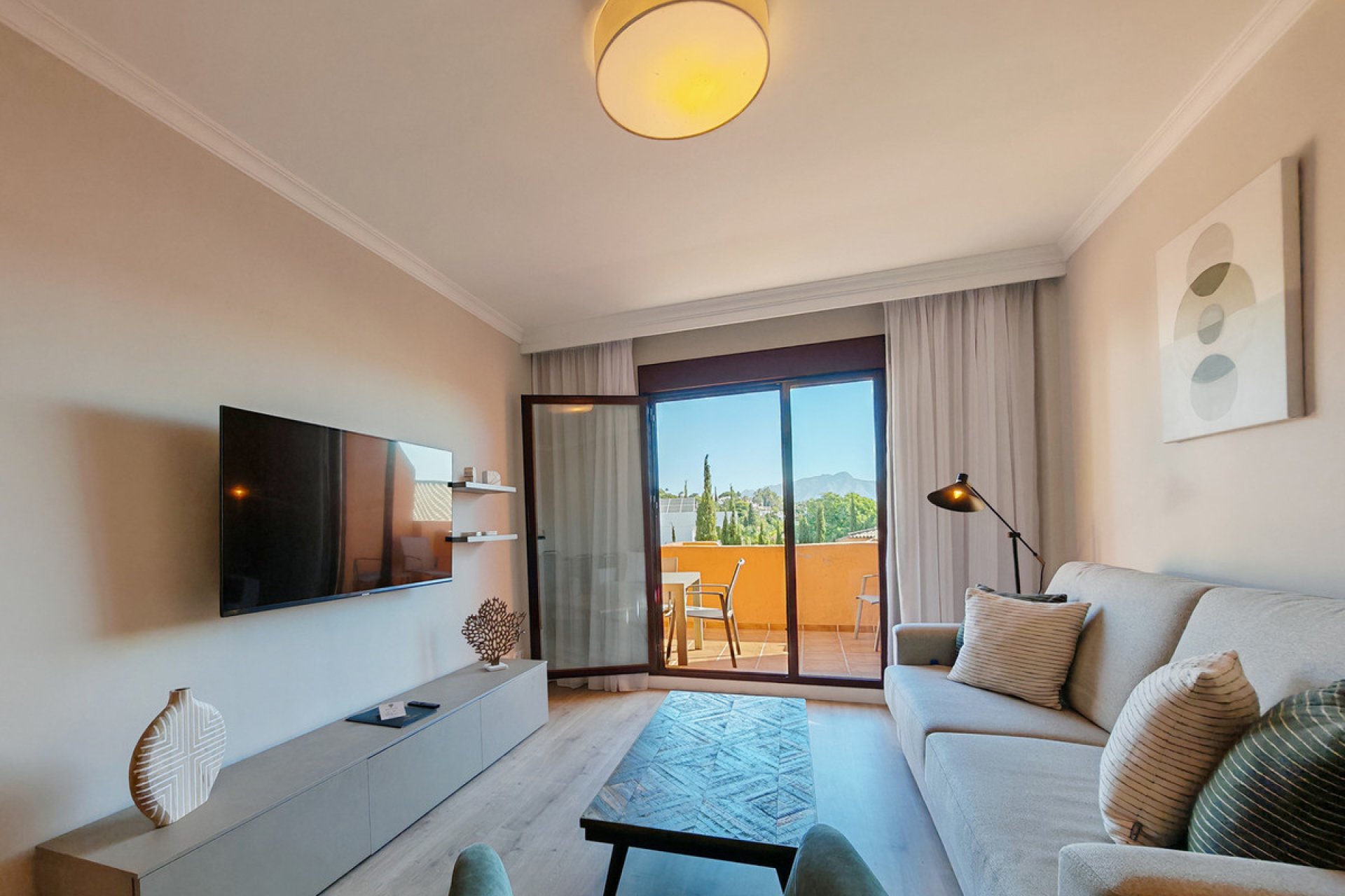 Resale - Apartment - Middle Floor Apartment - Benahavís - Benahavís Centro