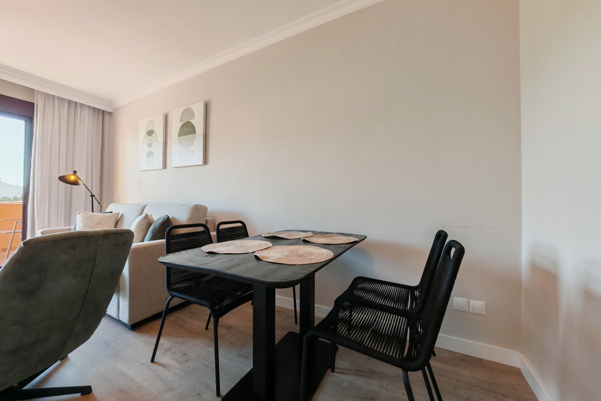 Resale - Apartment - Middle Floor Apartment - Benahavís - Benahavís Centro