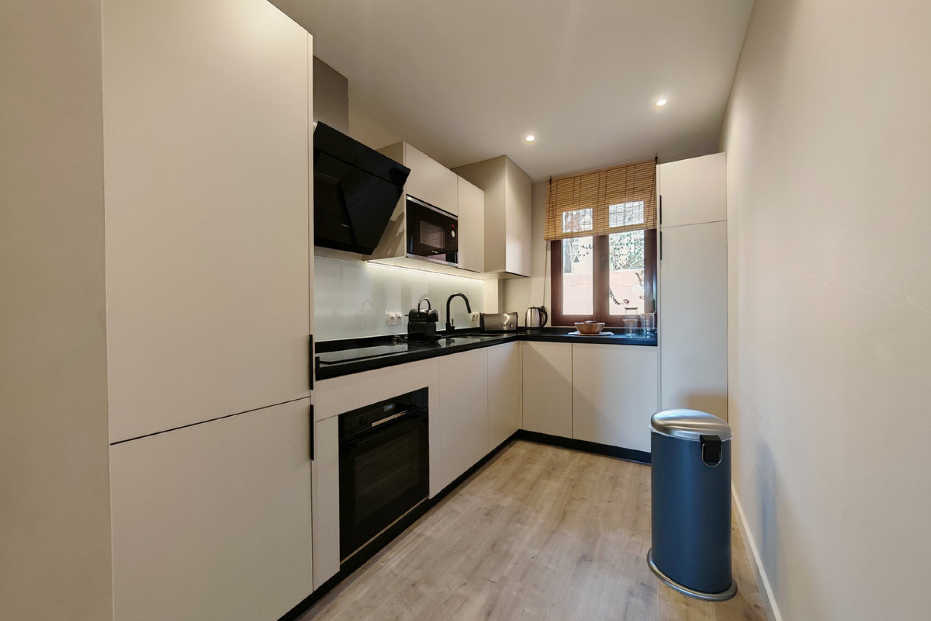 Resale - Apartment - Middle Floor Apartment - Benahavís - Benahavís Centro