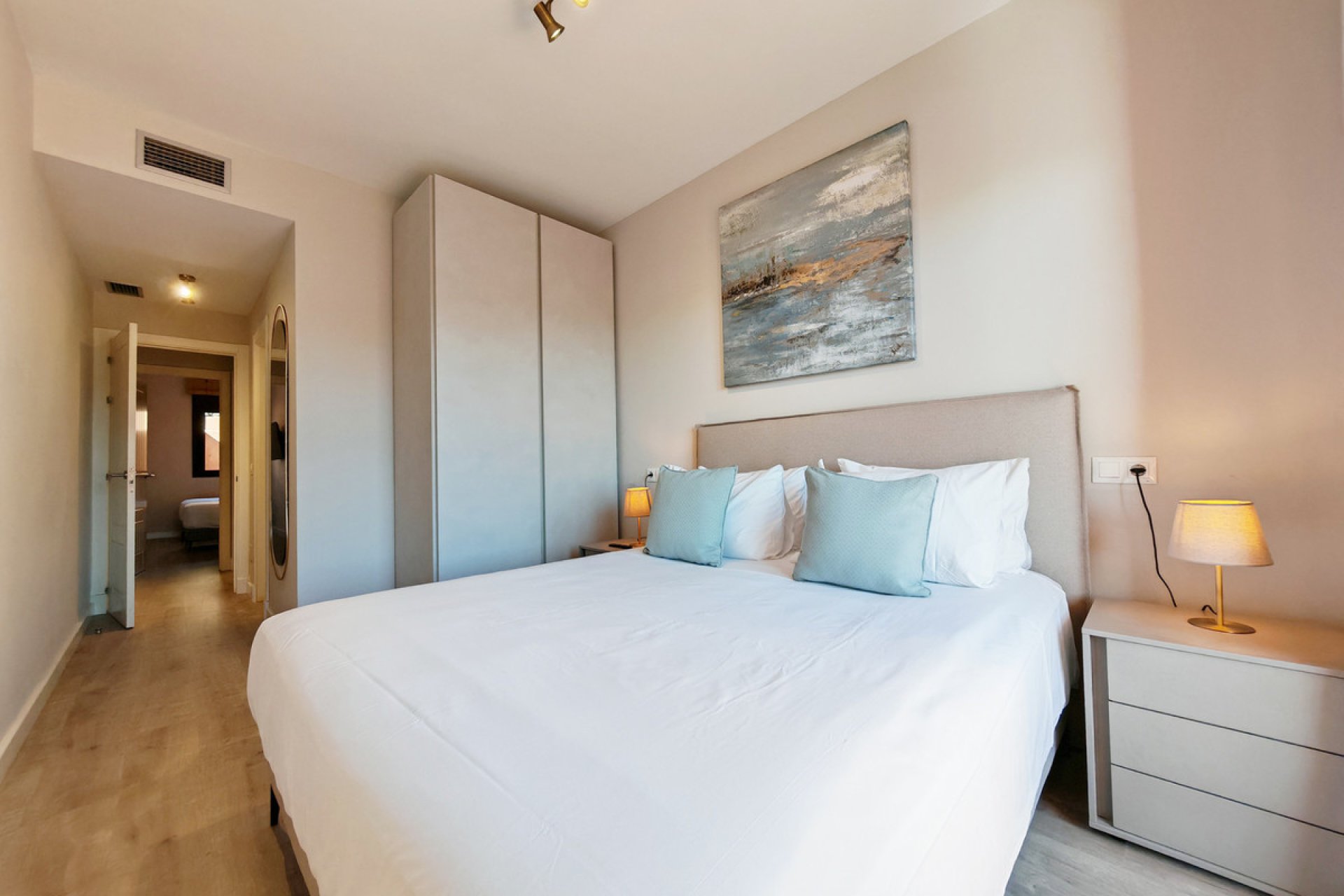 Resale - Apartment - Middle Floor Apartment - Benahavís - Benahavís Centro