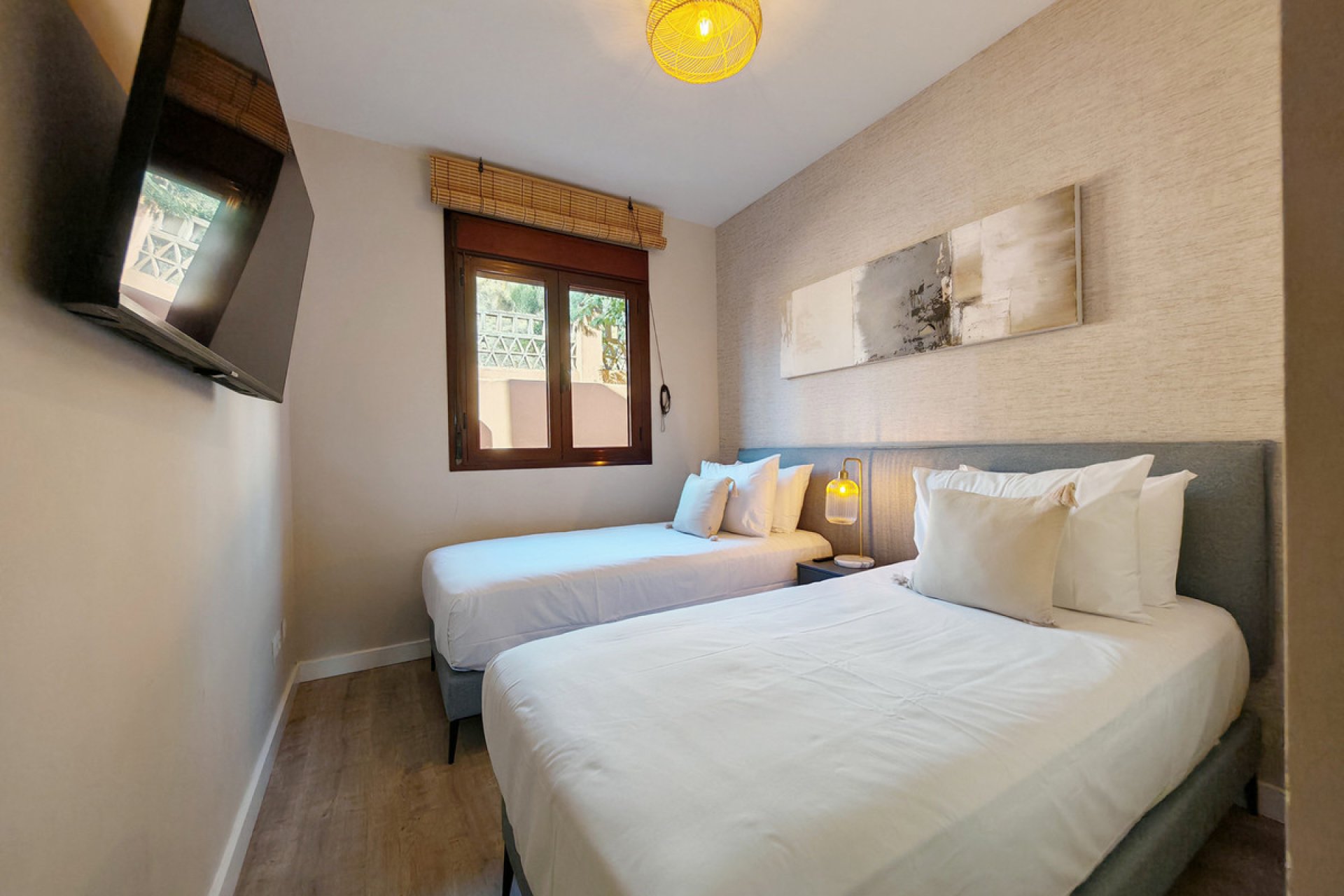 Resale - Apartment - Middle Floor Apartment - Benahavís - Benahavís Centro