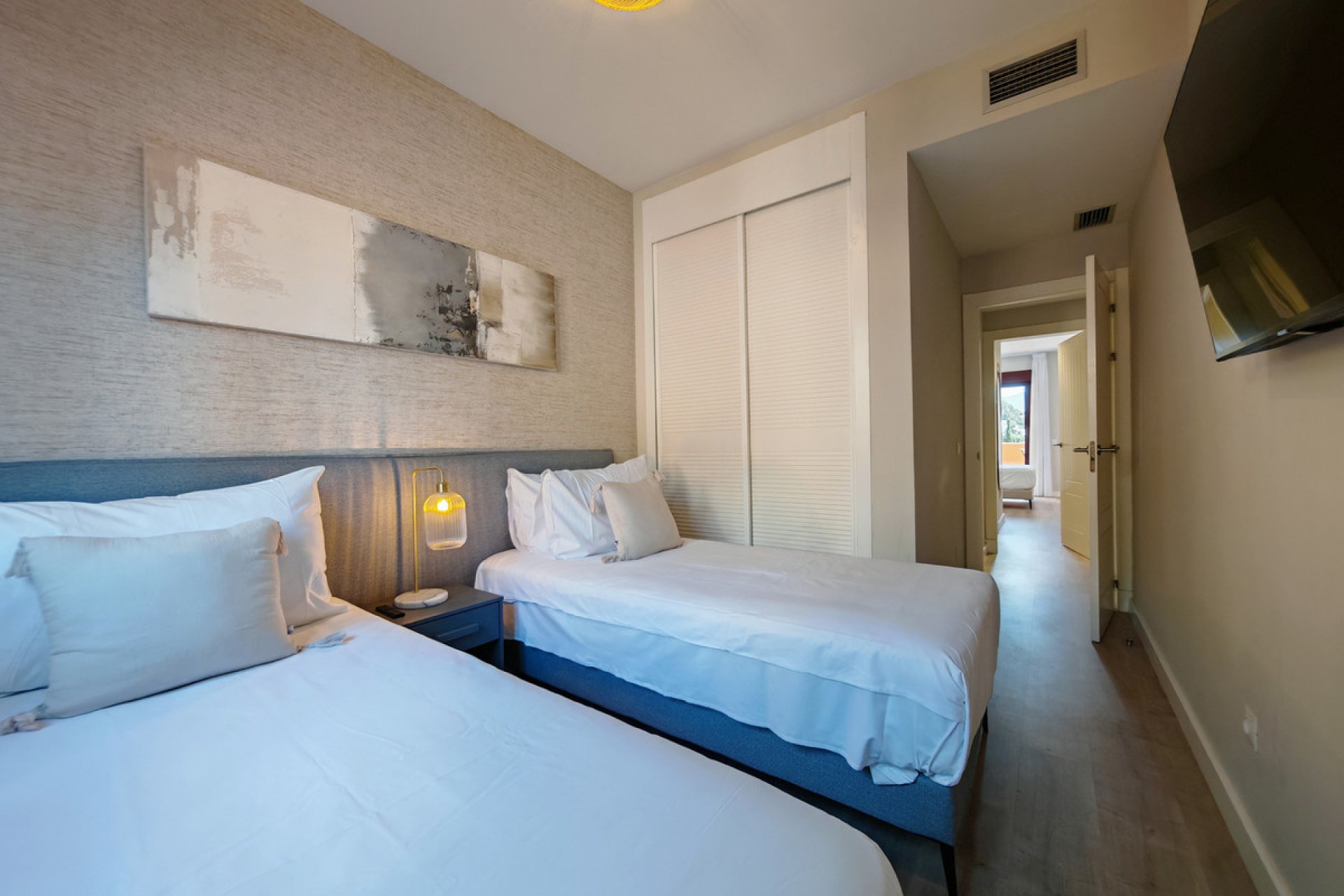 Resale - Apartment - Middle Floor Apartment - Benahavís - Benahavís Centro