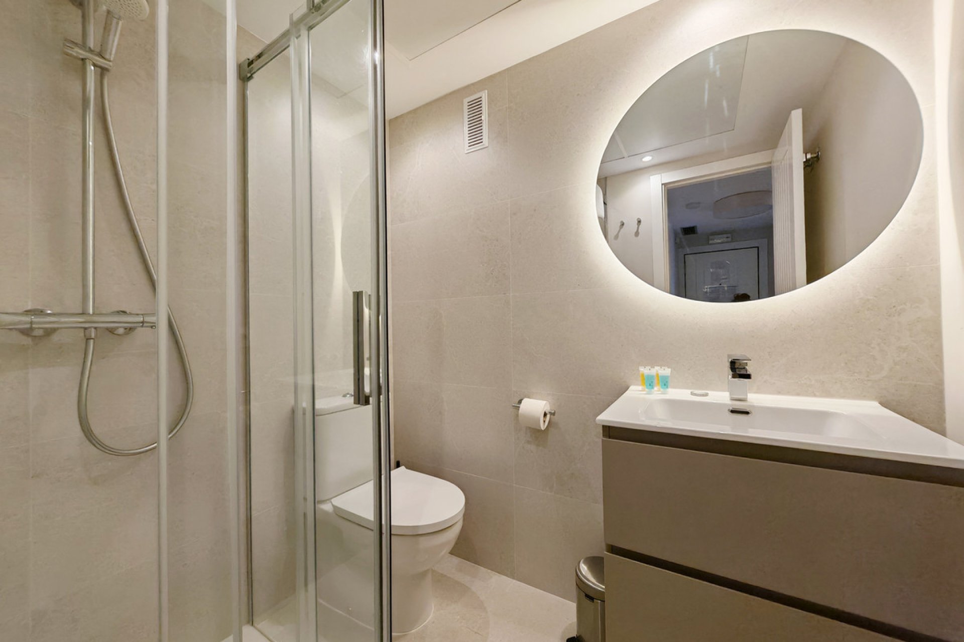 Resale - Apartment - Middle Floor Apartment - Benahavís - Benahavís Centro