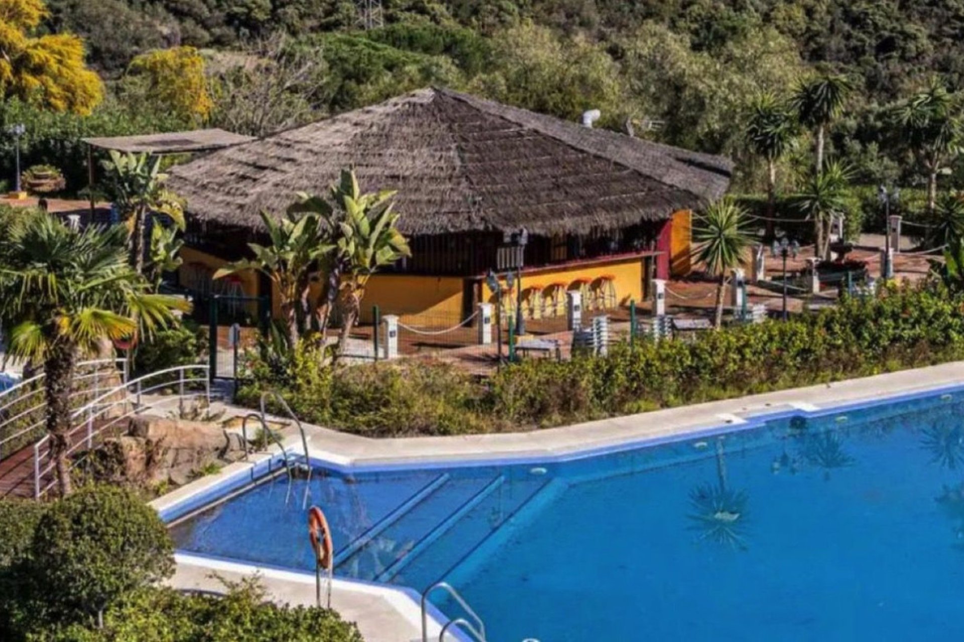 Resale - Apartment - Middle Floor Apartment - Benahavís - Benahavís Centro