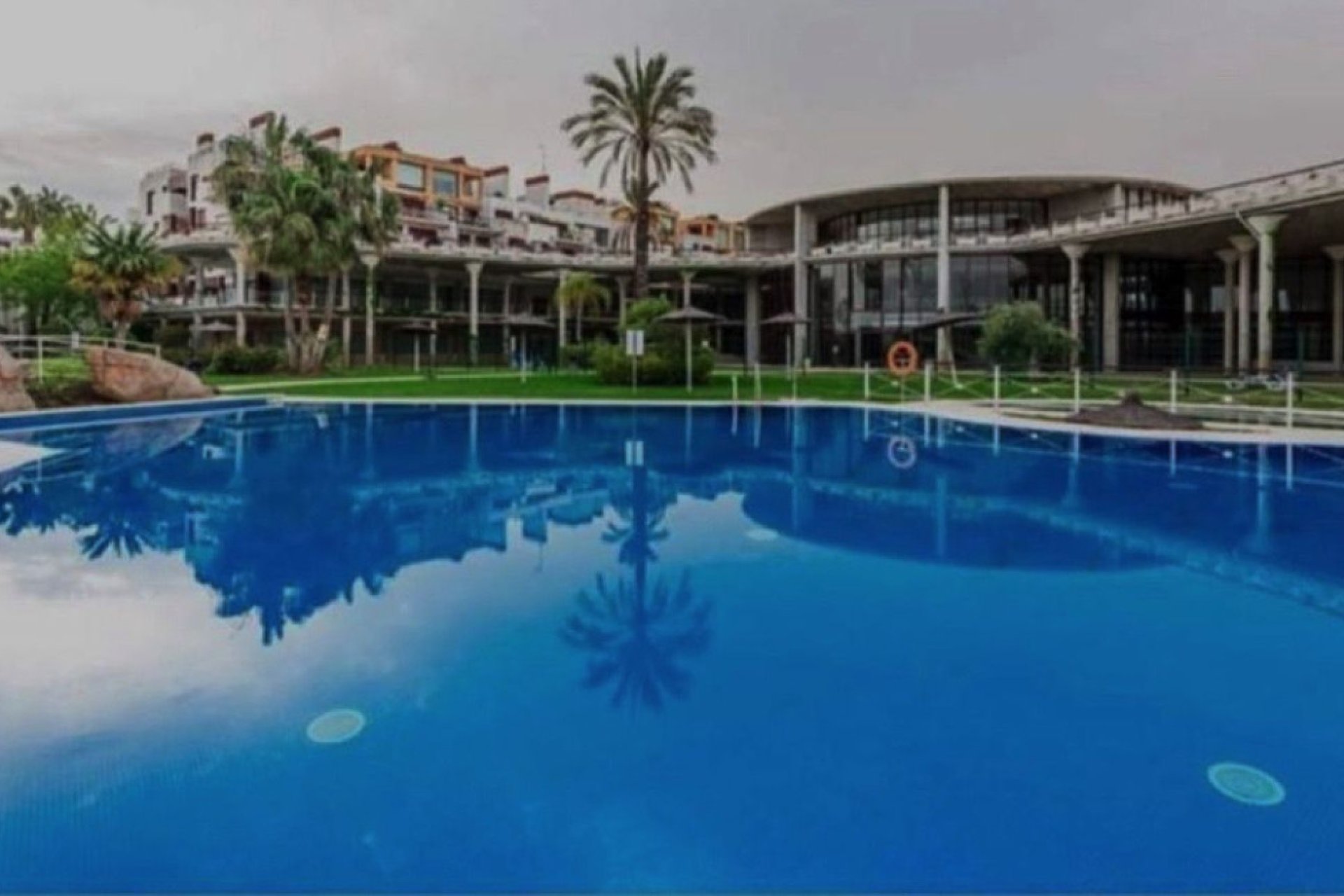 Resale - Apartment - Middle Floor Apartment - Benahavís - Benahavís Centro