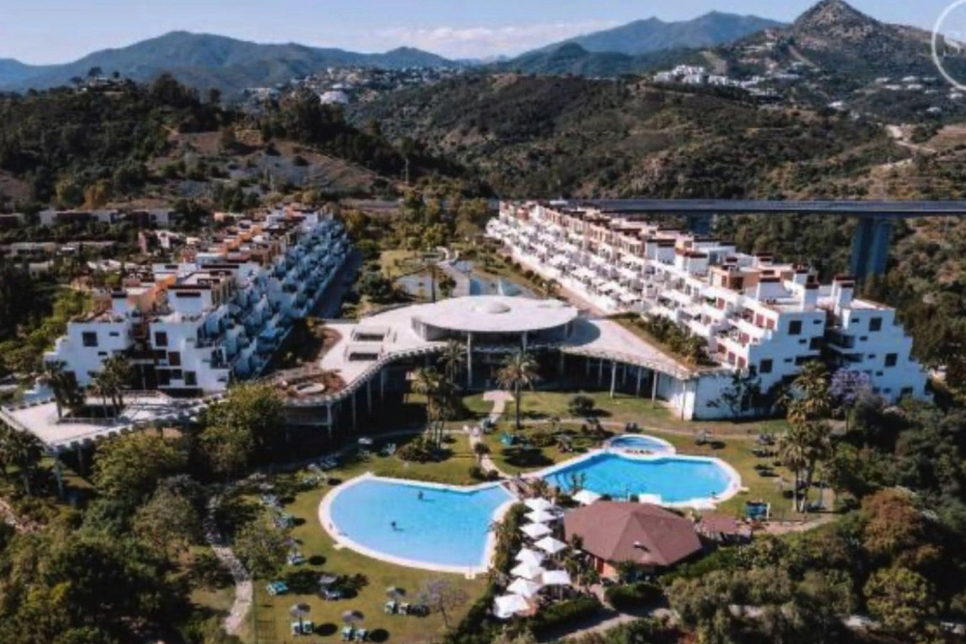 Resale - Apartment - Middle Floor Apartment - Benahavís - Benahavís Centro