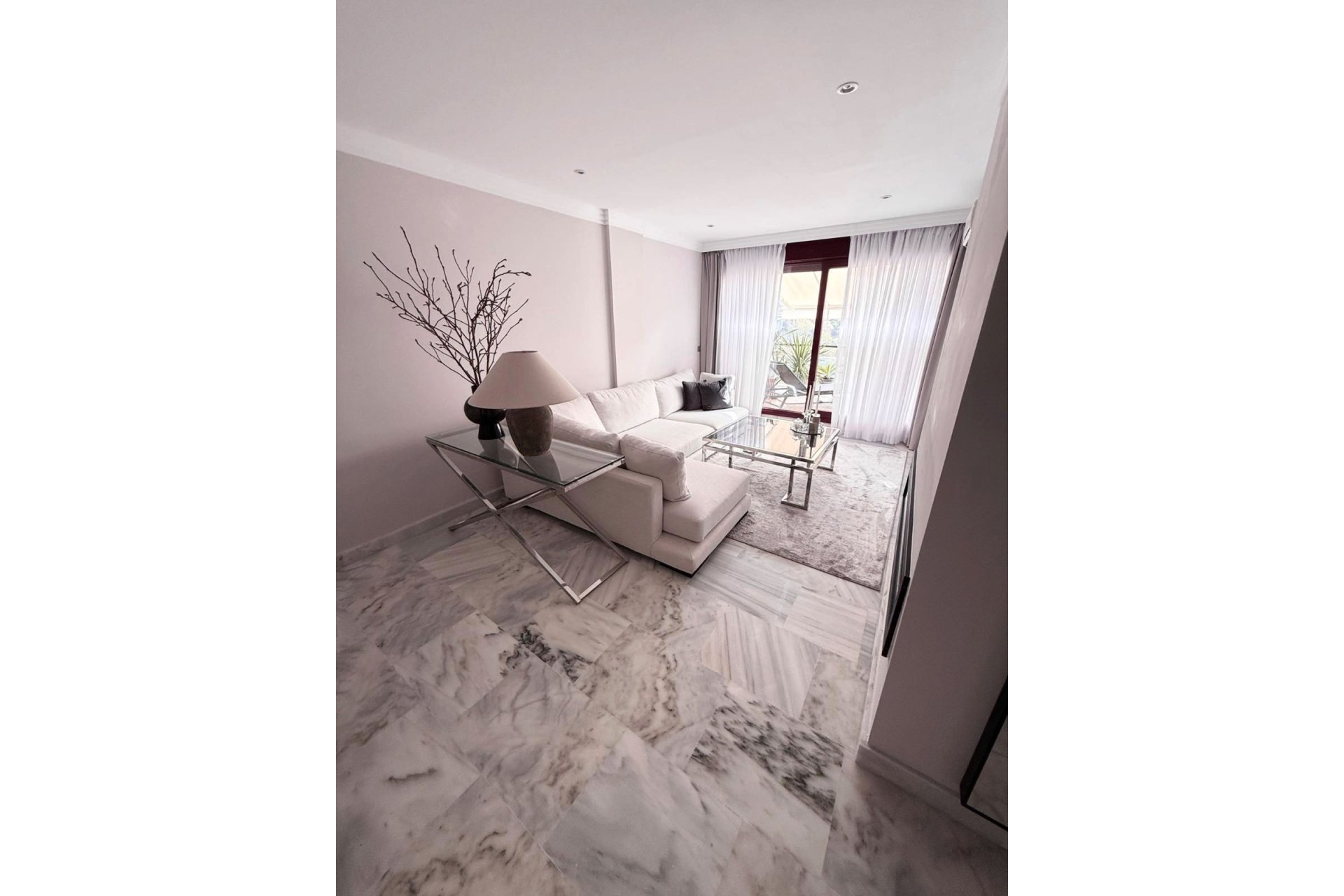 Resale - Apartment - Middle Floor Apartment - Benahavís - Benahavís Centro