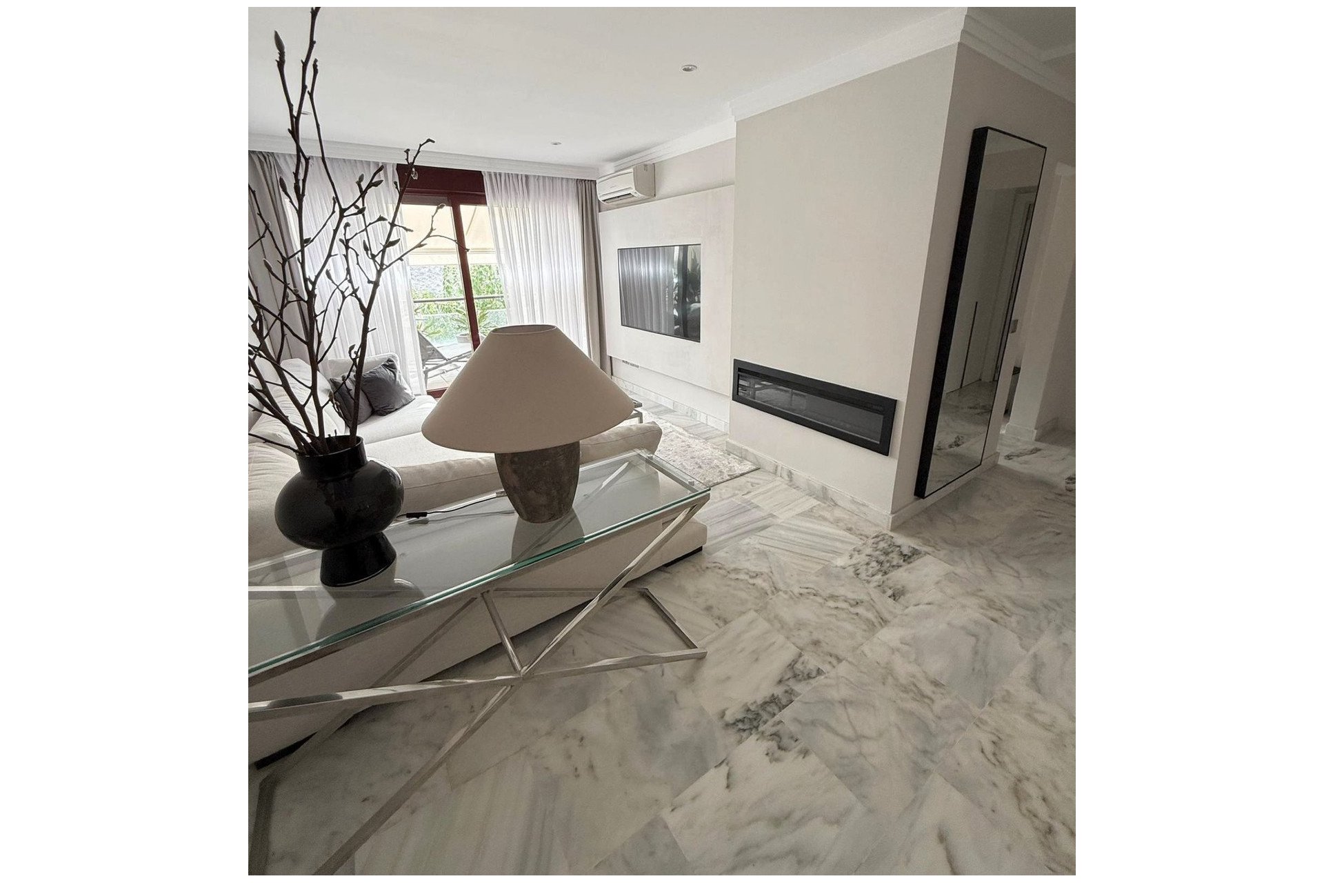 Resale - Apartment - Middle Floor Apartment - Benahavís - Benahavís Centro