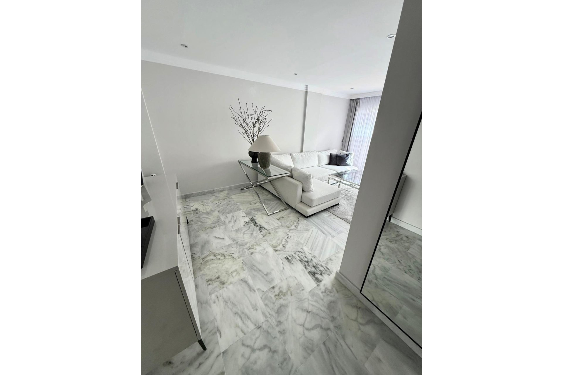 Resale - Apartment - Middle Floor Apartment - Benahavís - Benahavís Centro