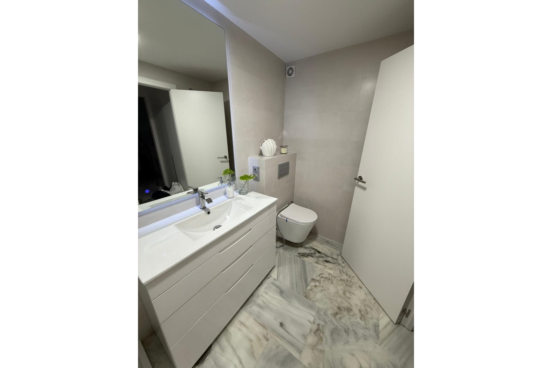 Resale - Apartment - Middle Floor Apartment - Benahavís - Benahavís Centro