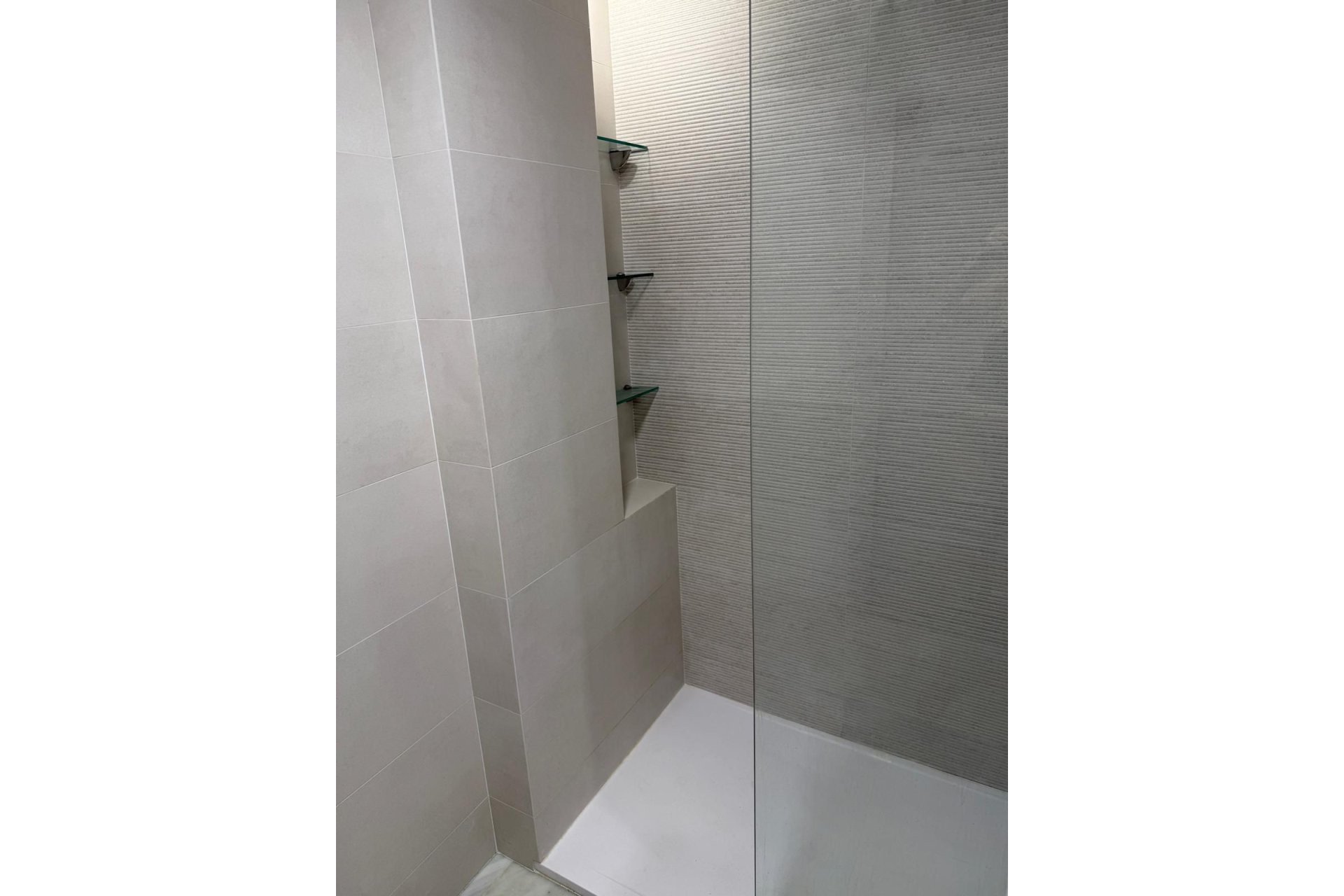 Resale - Apartment - Middle Floor Apartment - Benahavís - Benahavís Centro