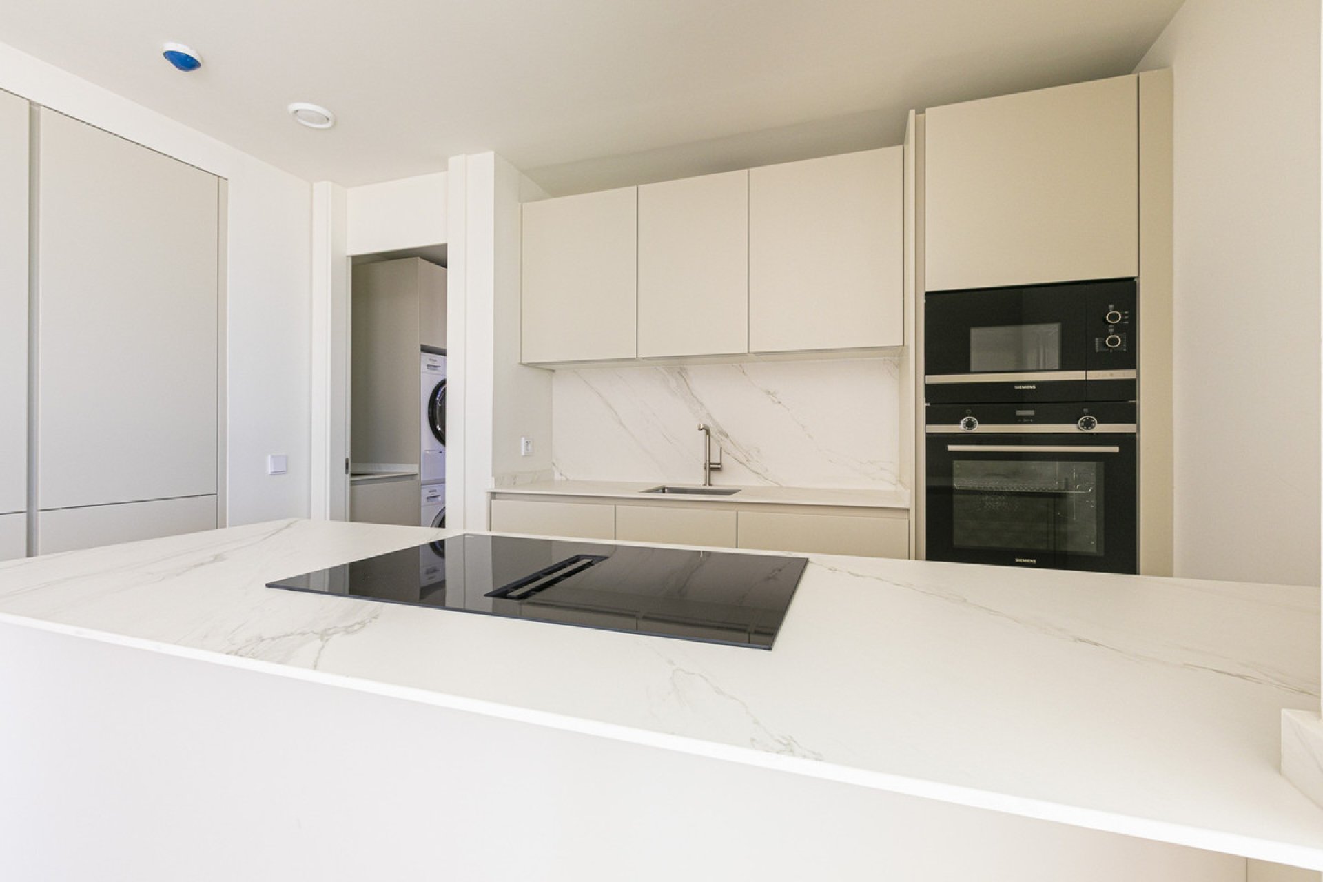 Resale - Apartment - Middle Floor Apartment - Benahavís - Benahavís Centro