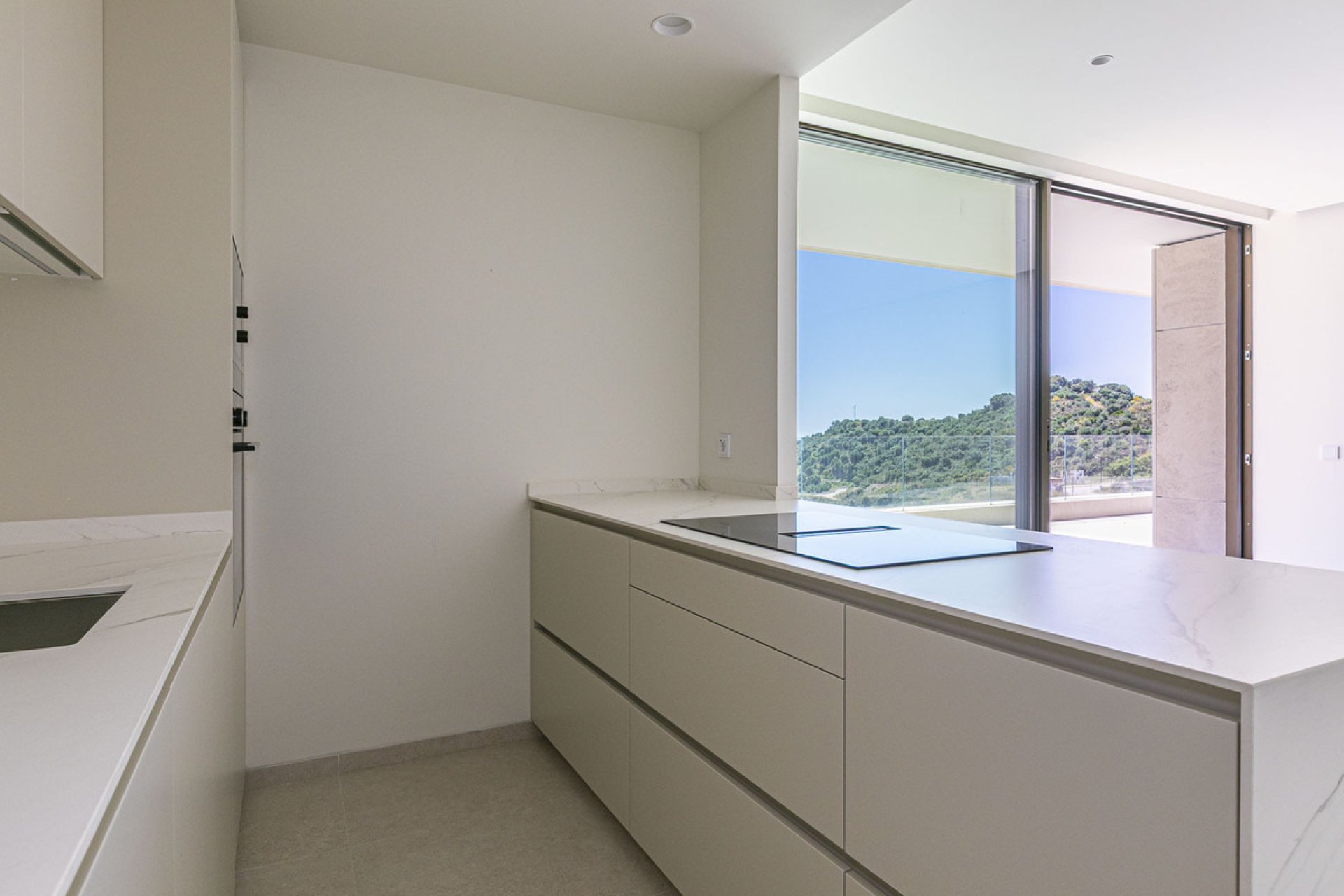 Resale - Apartment - Middle Floor Apartment - Benahavís - Benahavís Centro