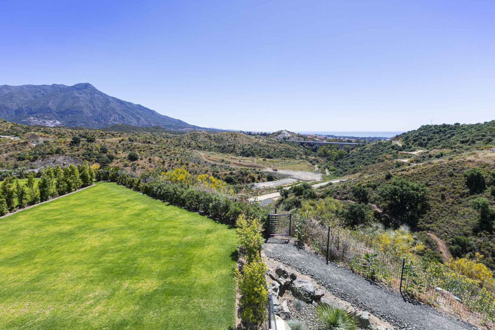 Resale - Apartment - Middle Floor Apartment - Benahavís - Benahavís Centro