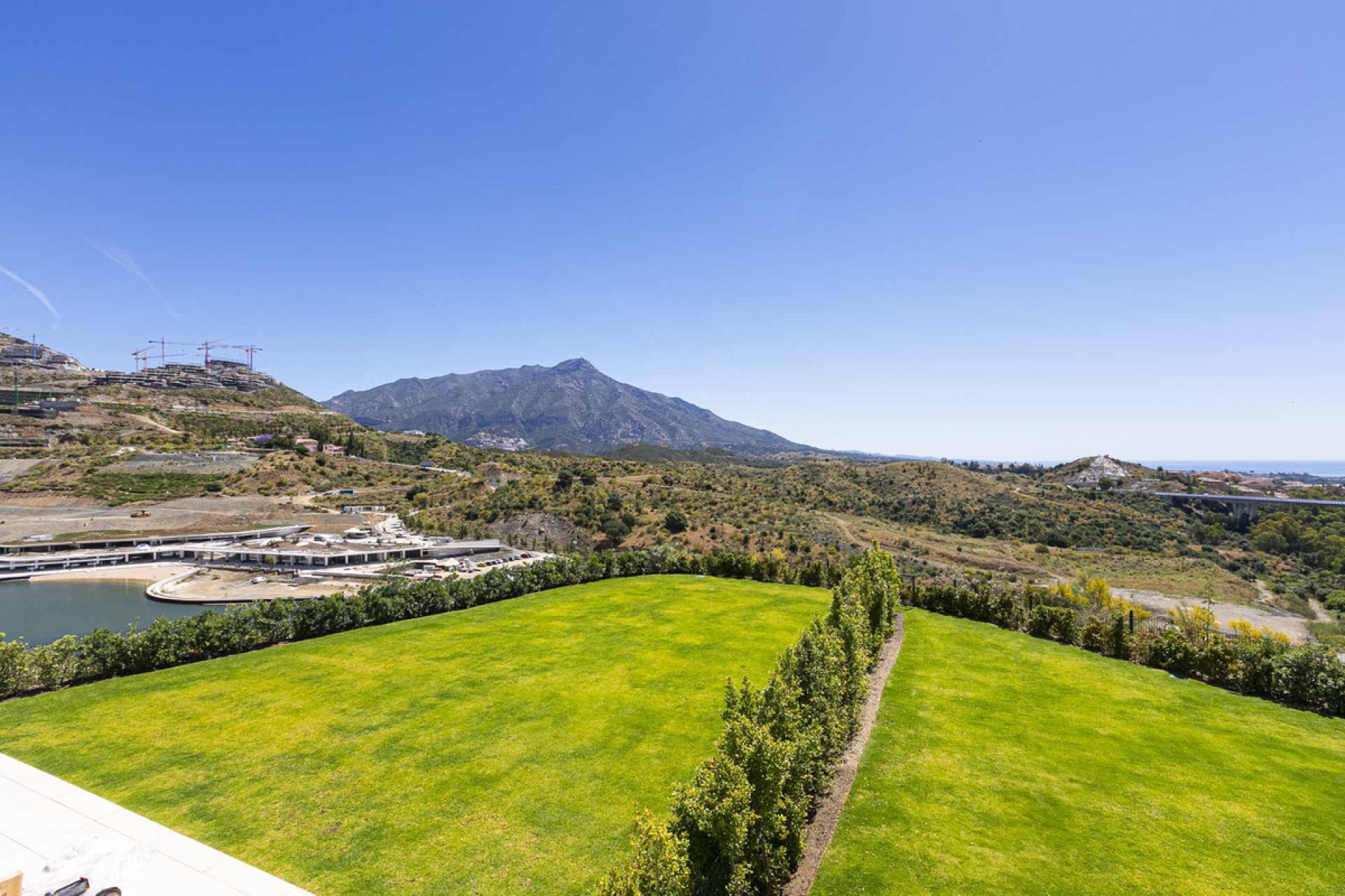 Resale - Apartment - Middle Floor Apartment - Benahavís - Benahavís Centro