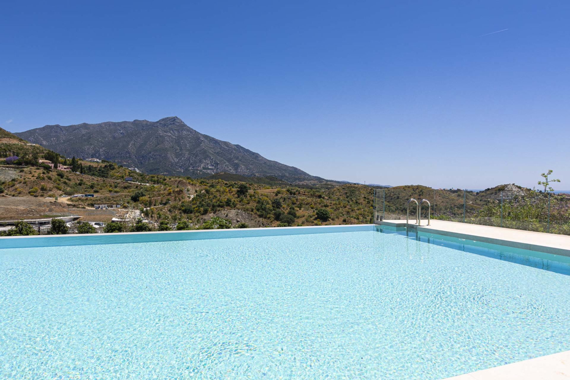 Resale - Apartment - Middle Floor Apartment - Benahavís - Benahavís Centro