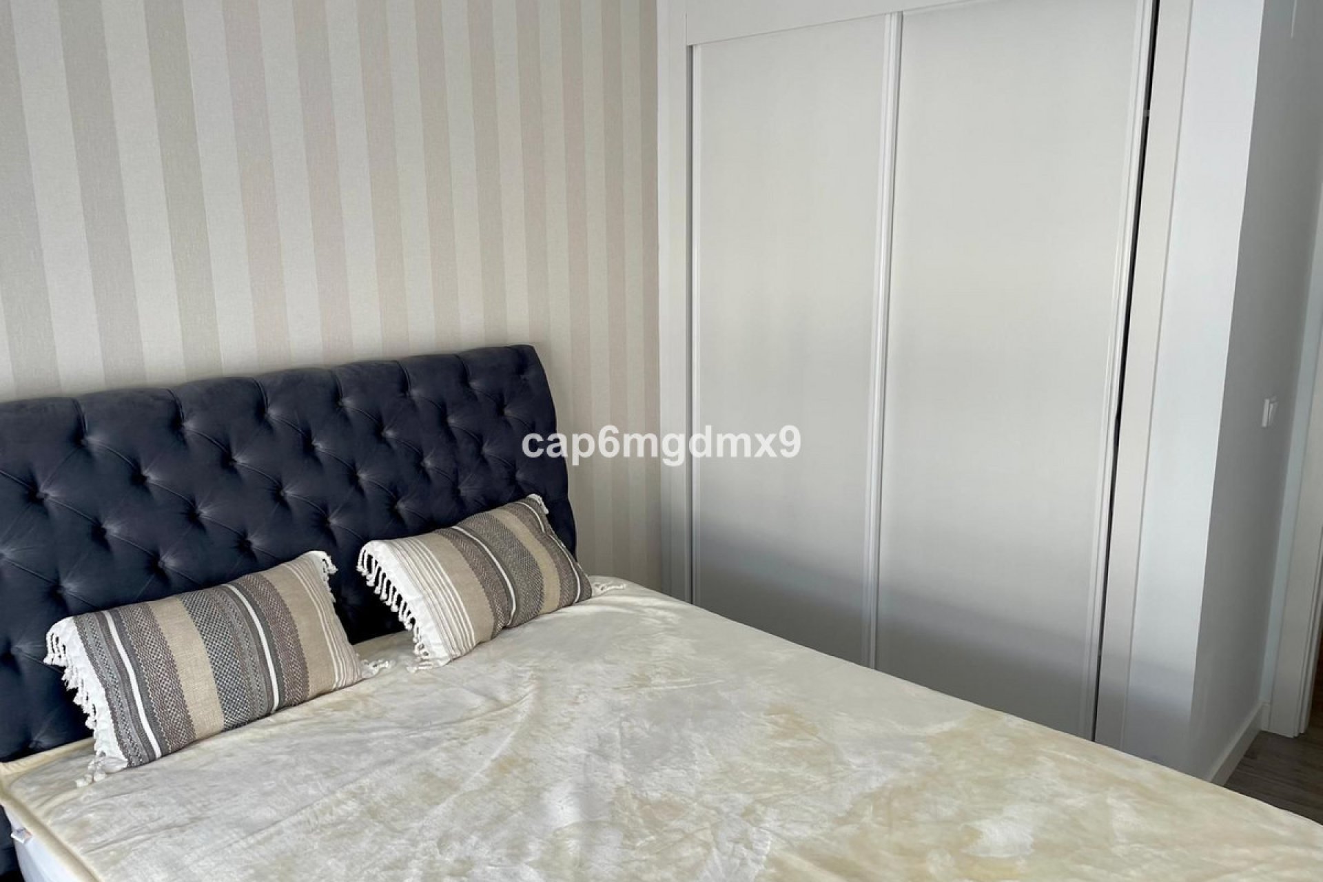 Resale - Apartment - Middle Floor Apartment - Benahavís - Benahavís Centro