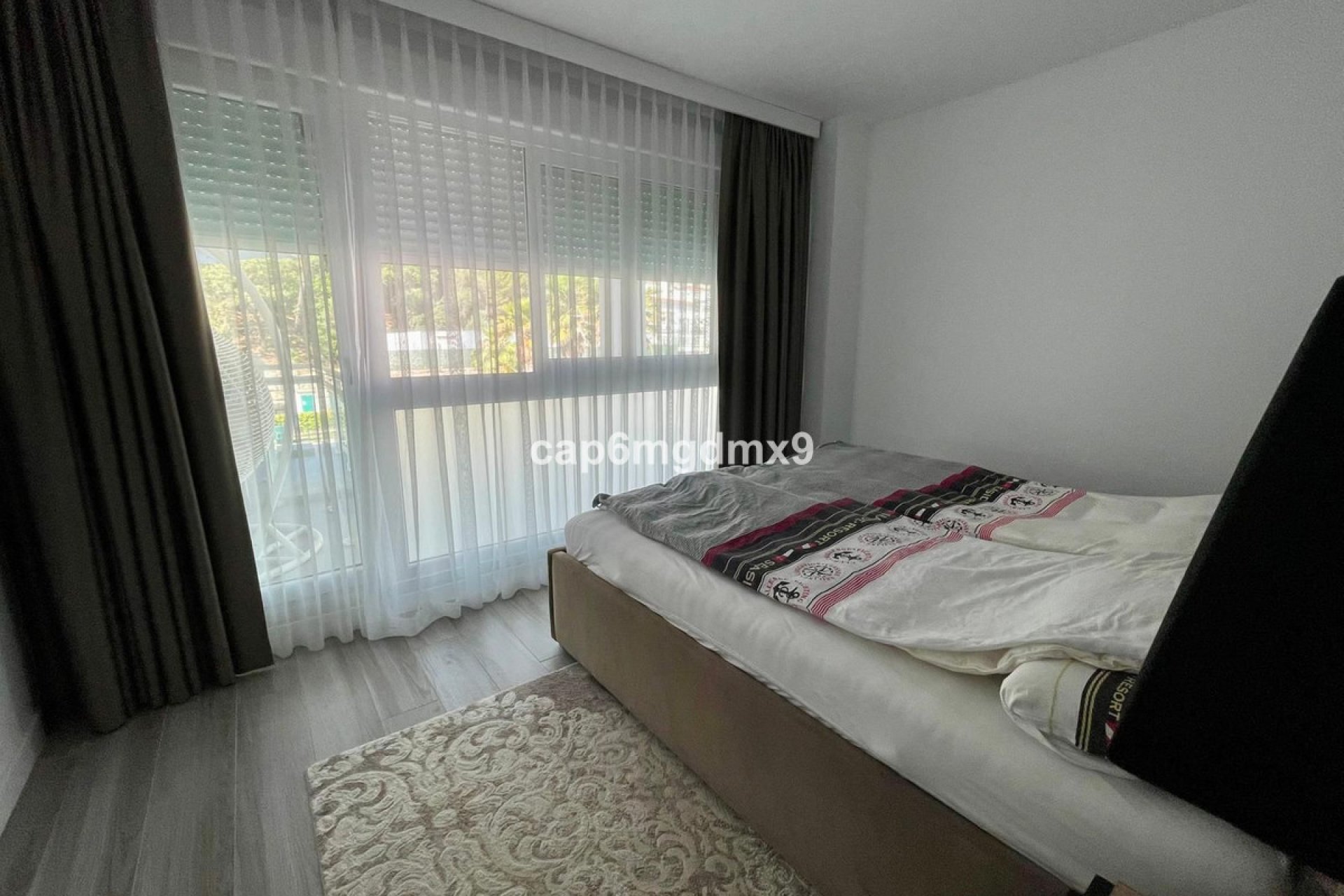 Resale - Apartment - Middle Floor Apartment - Benahavís - Benahavís Centro