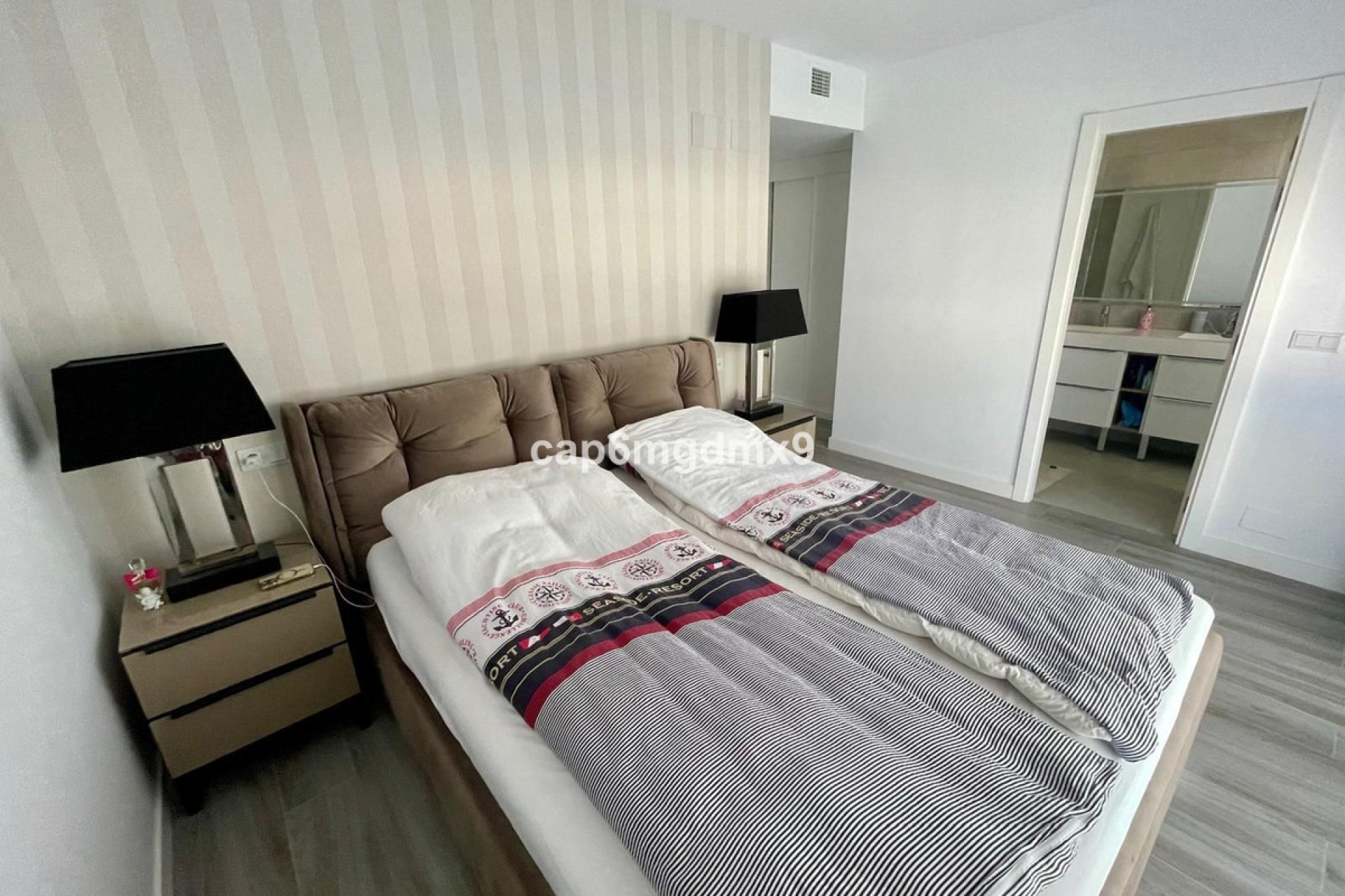 Resale - Apartment - Middle Floor Apartment - Benahavís - Benahavís Centro