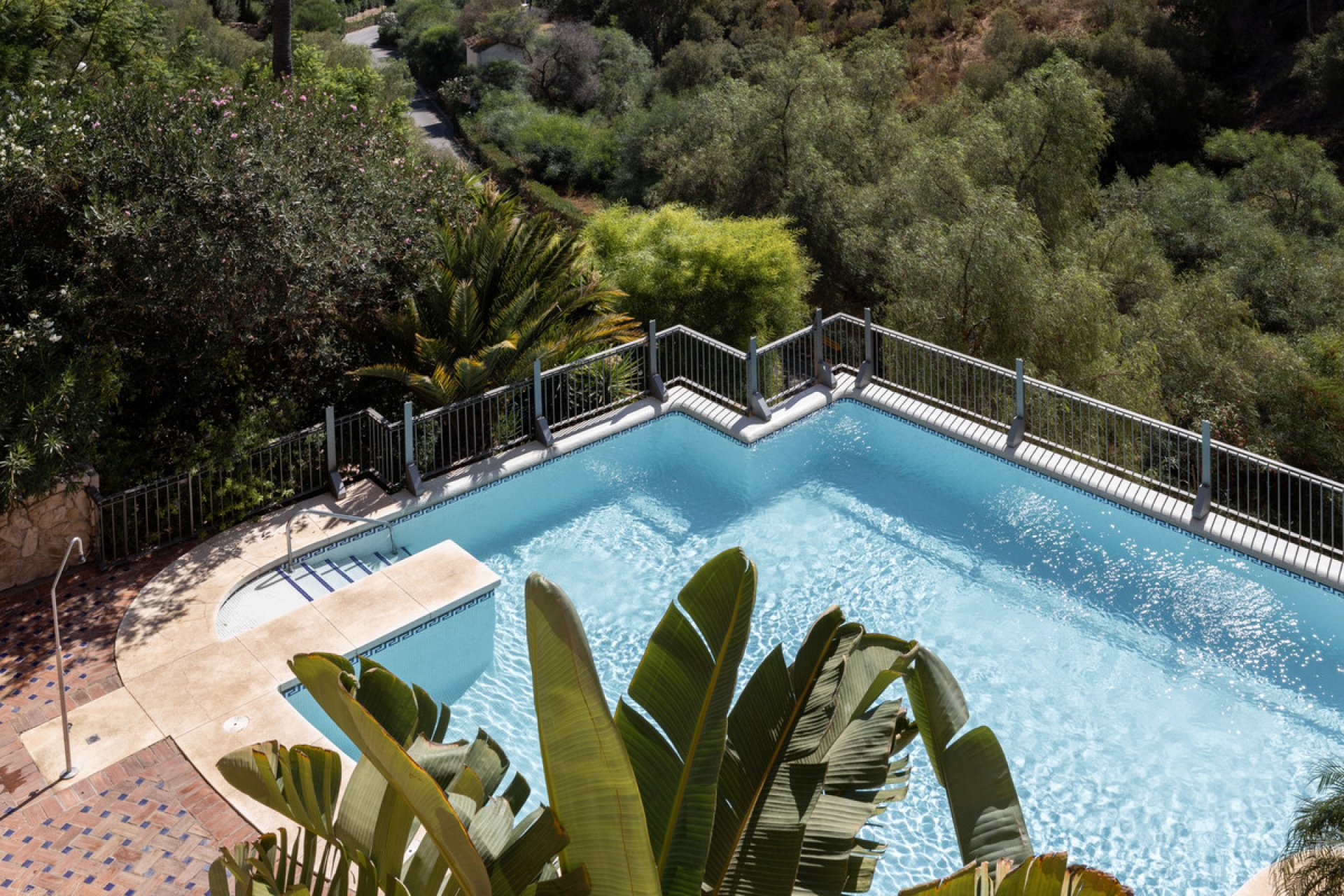 Resale - Apartment - Middle Floor Apartment - Benahavís - Benahavís Centro