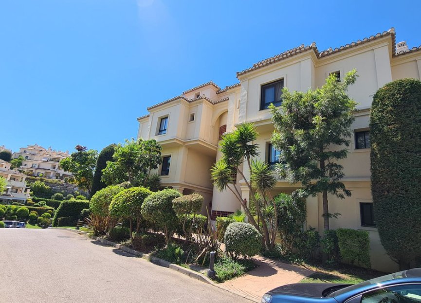 Resale - Apartment - Middle Floor Apartment - Benahavís - Benahavís Centro