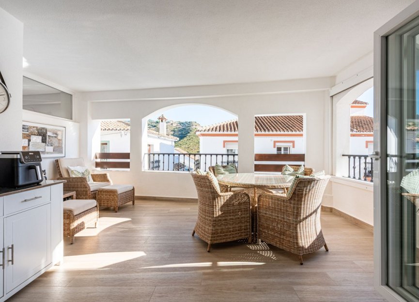 Resale - Apartment - Middle Floor Apartment - Benahavís - Benahavís Centro