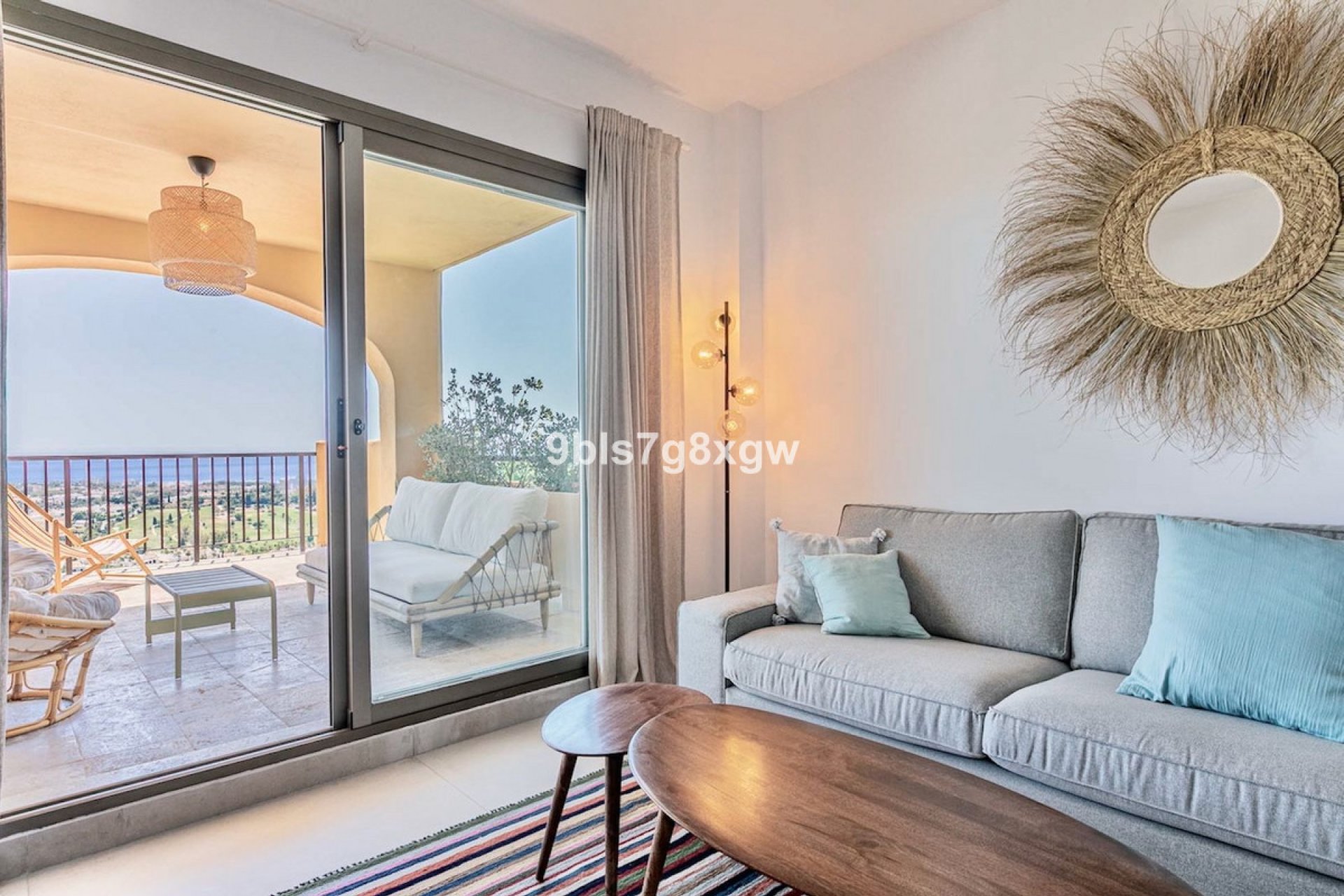 Resale - Apartment - Middle Floor Apartment - Benahavís - Benahavís Centro