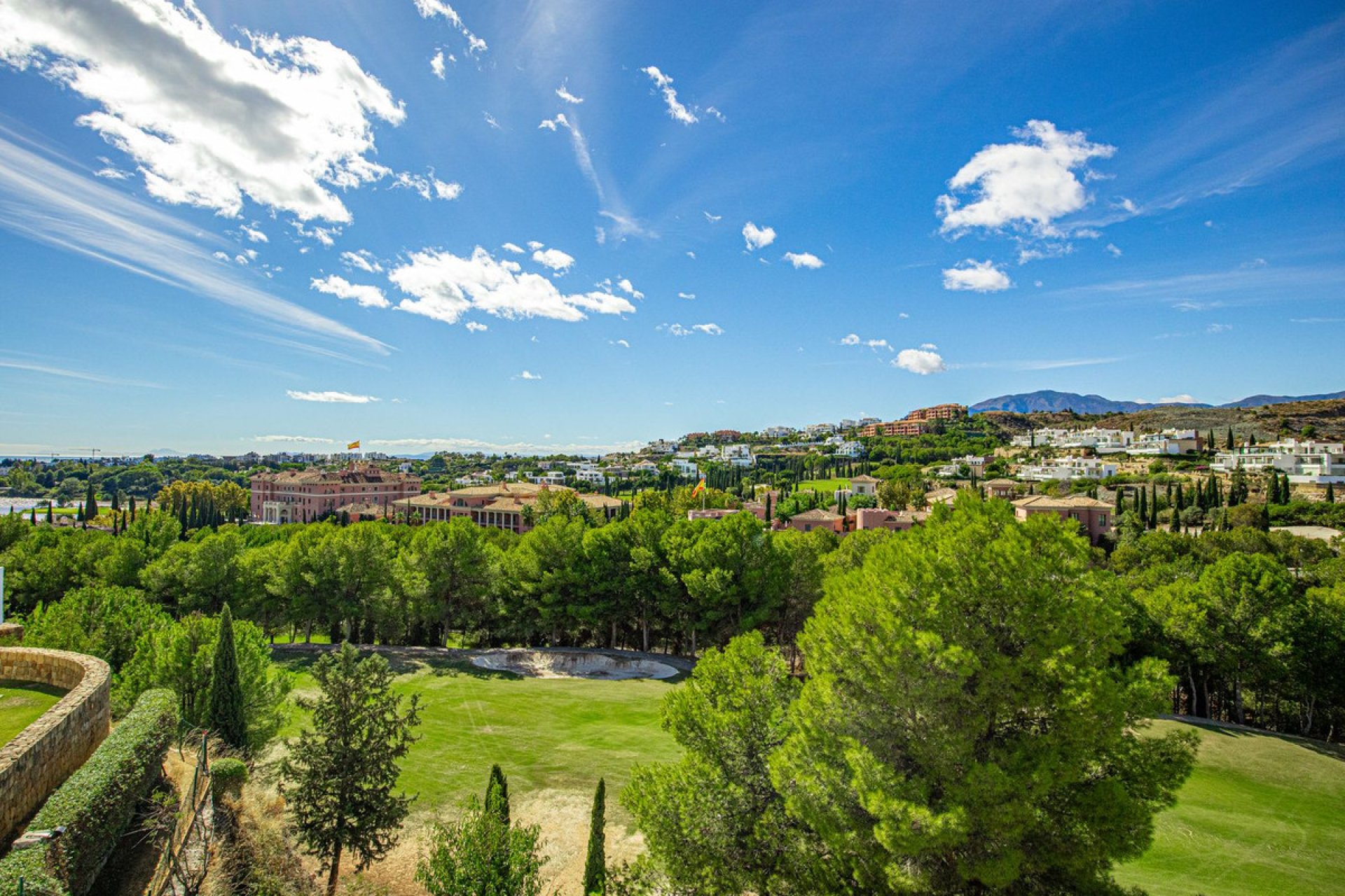 Resale - Apartment - Middle Floor Apartment - Benahavís - Benahavís Centro