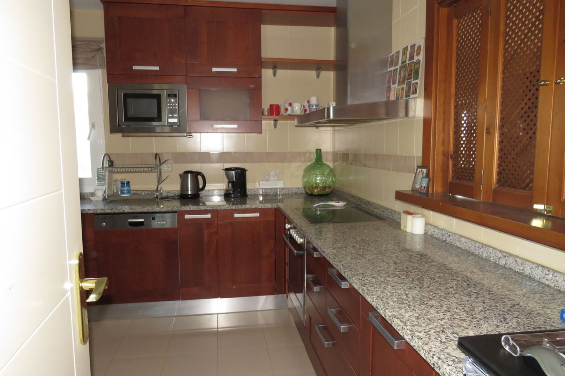 Resale - Apartment - Middle Floor Apartment - Benahavís - Benahavís Centro