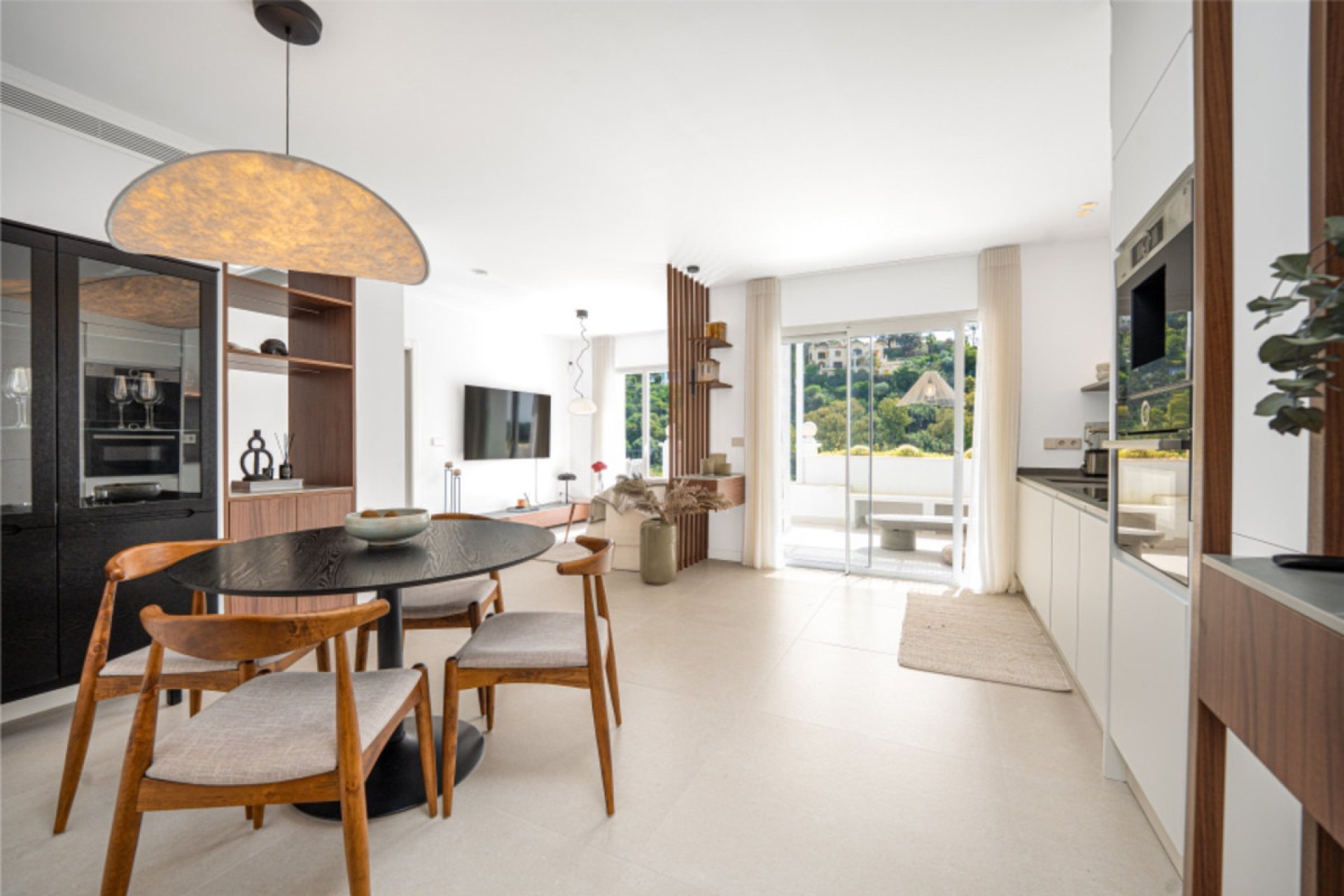 Resale - Apartment - Middle Floor Apartment - Benahavís - Benahavís Centro