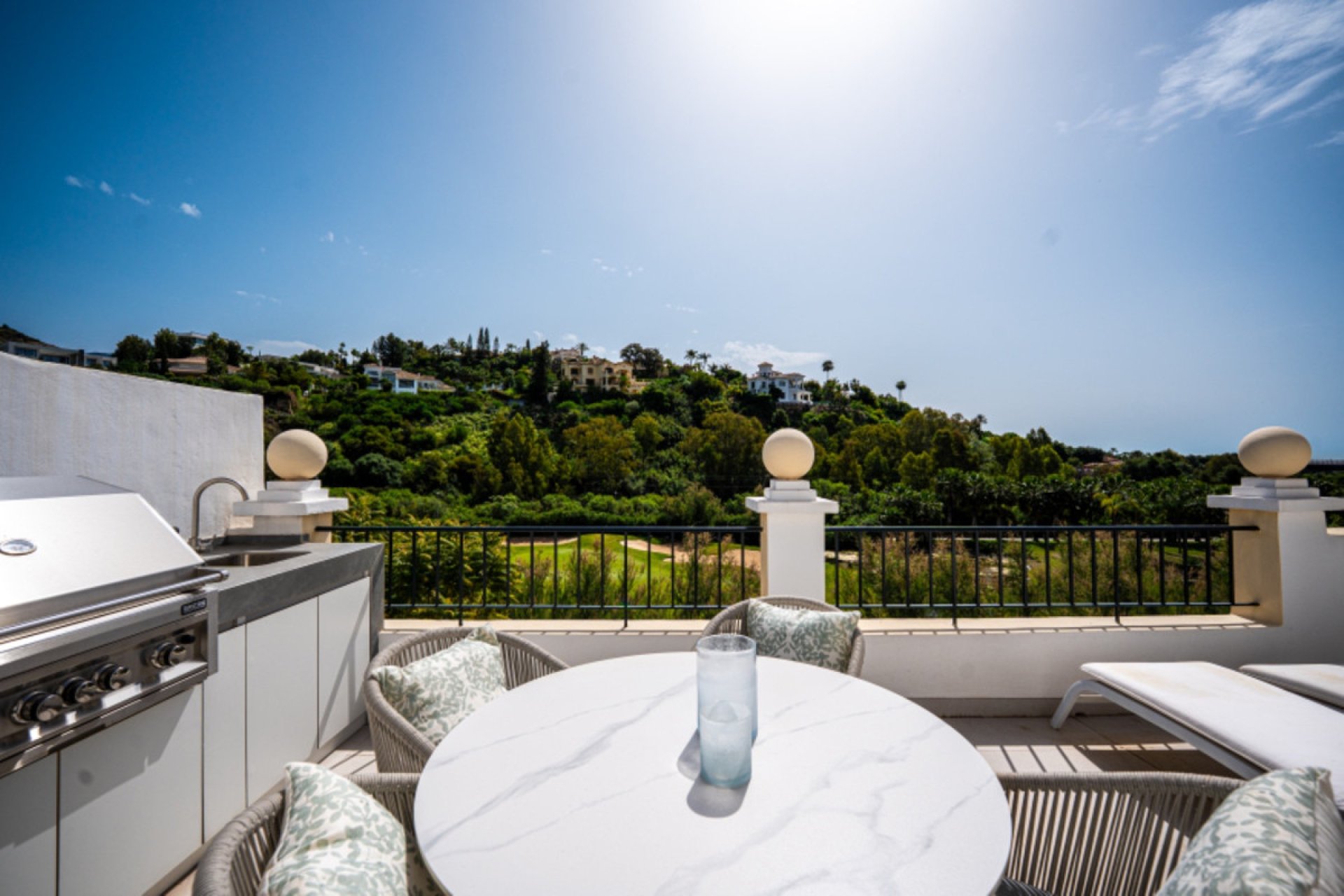 Resale - Apartment - Middle Floor Apartment - Benahavís - Benahavís Centro