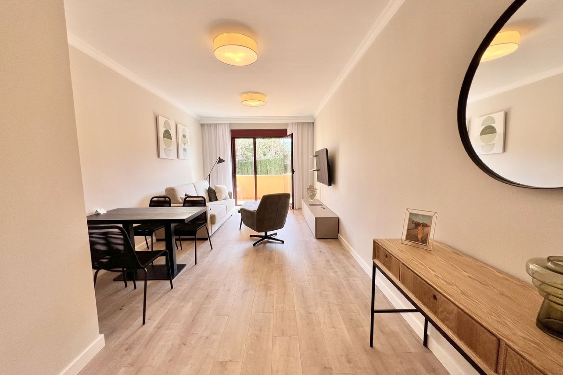 Resale - Apartment - Middle Floor Apartment - Benahavís - Benahavís Centro