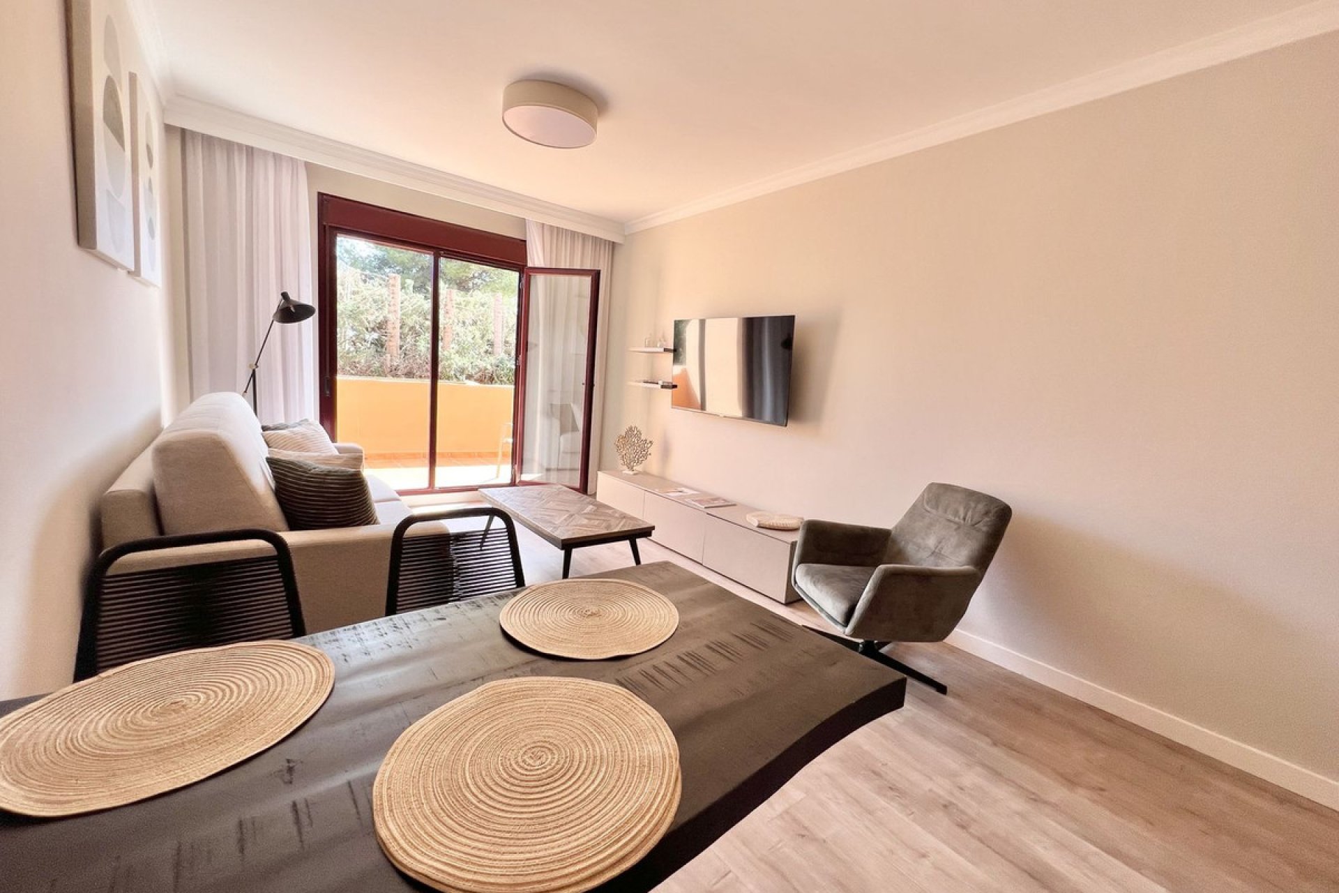 Resale - Apartment - Middle Floor Apartment - Benahavís - Benahavís Centro