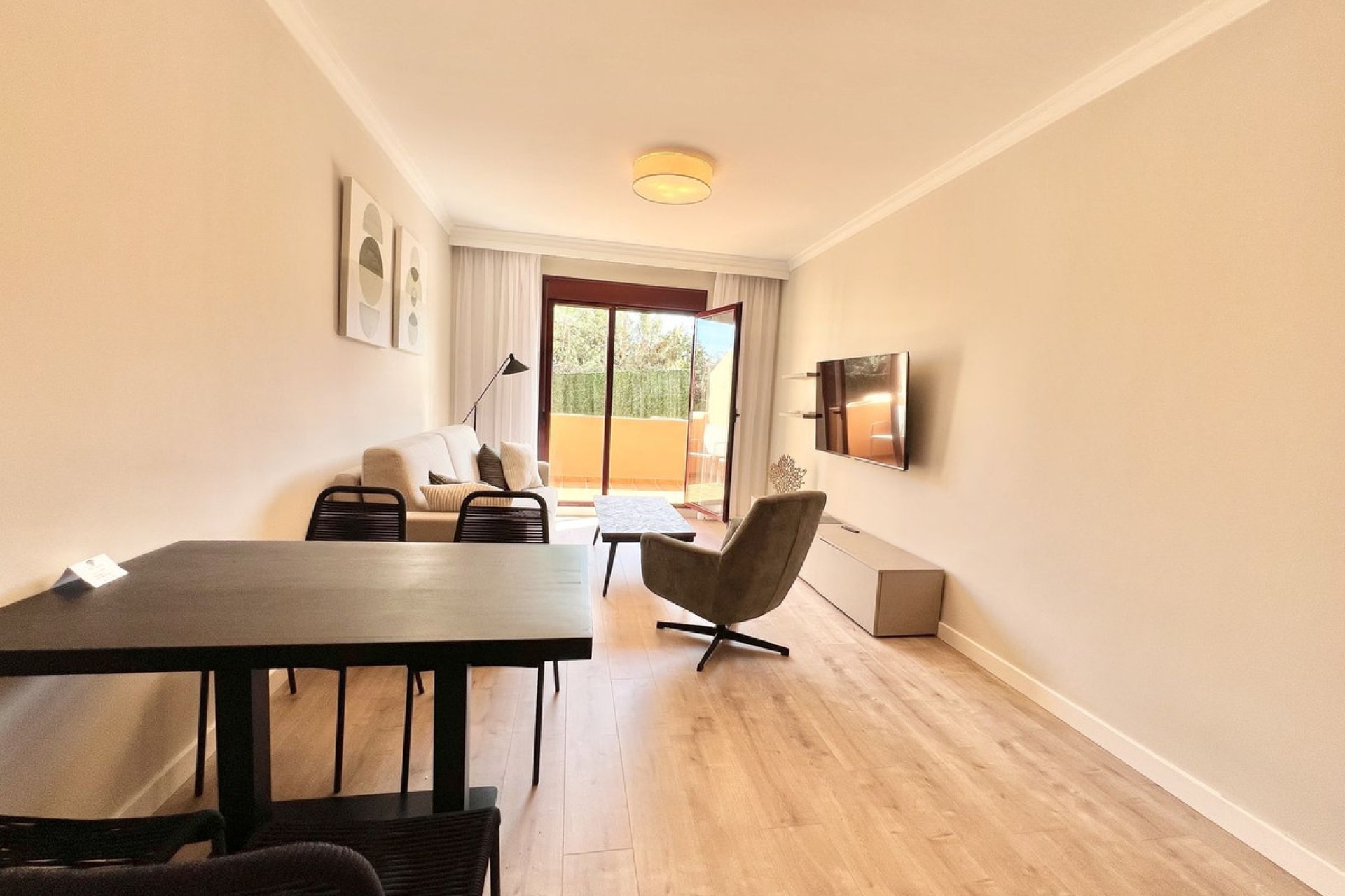 Resale - Apartment - Middle Floor Apartment - Benahavís - Benahavís Centro