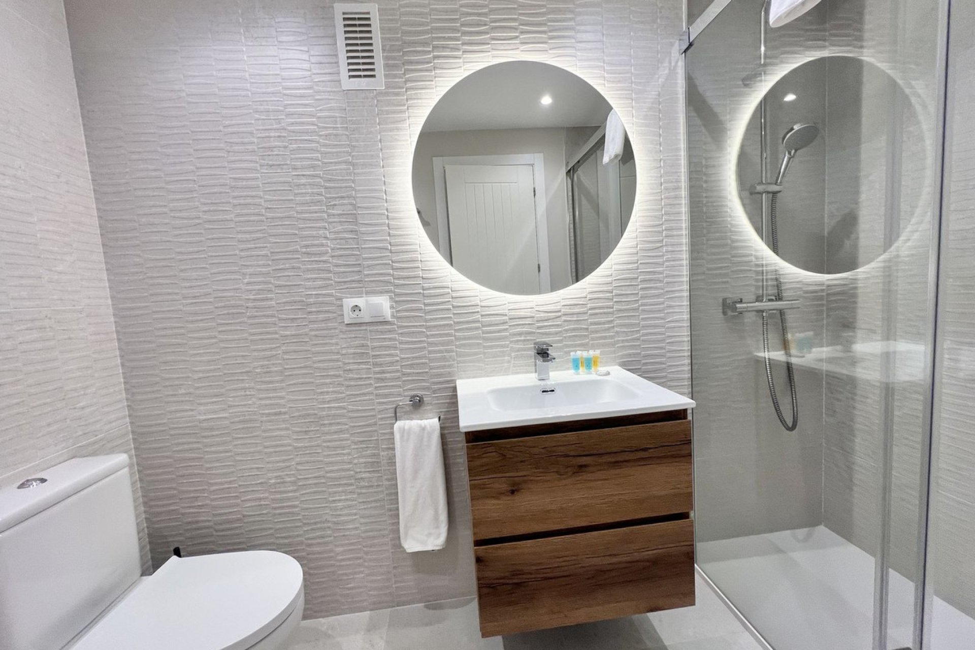 Resale - Apartment - Middle Floor Apartment - Benahavís - Benahavís Centro