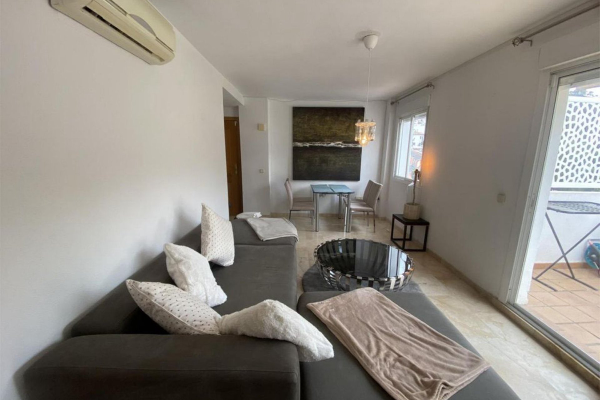 Resale - Apartment - Middle Floor Apartment - Benahavís - Benahavís Centro