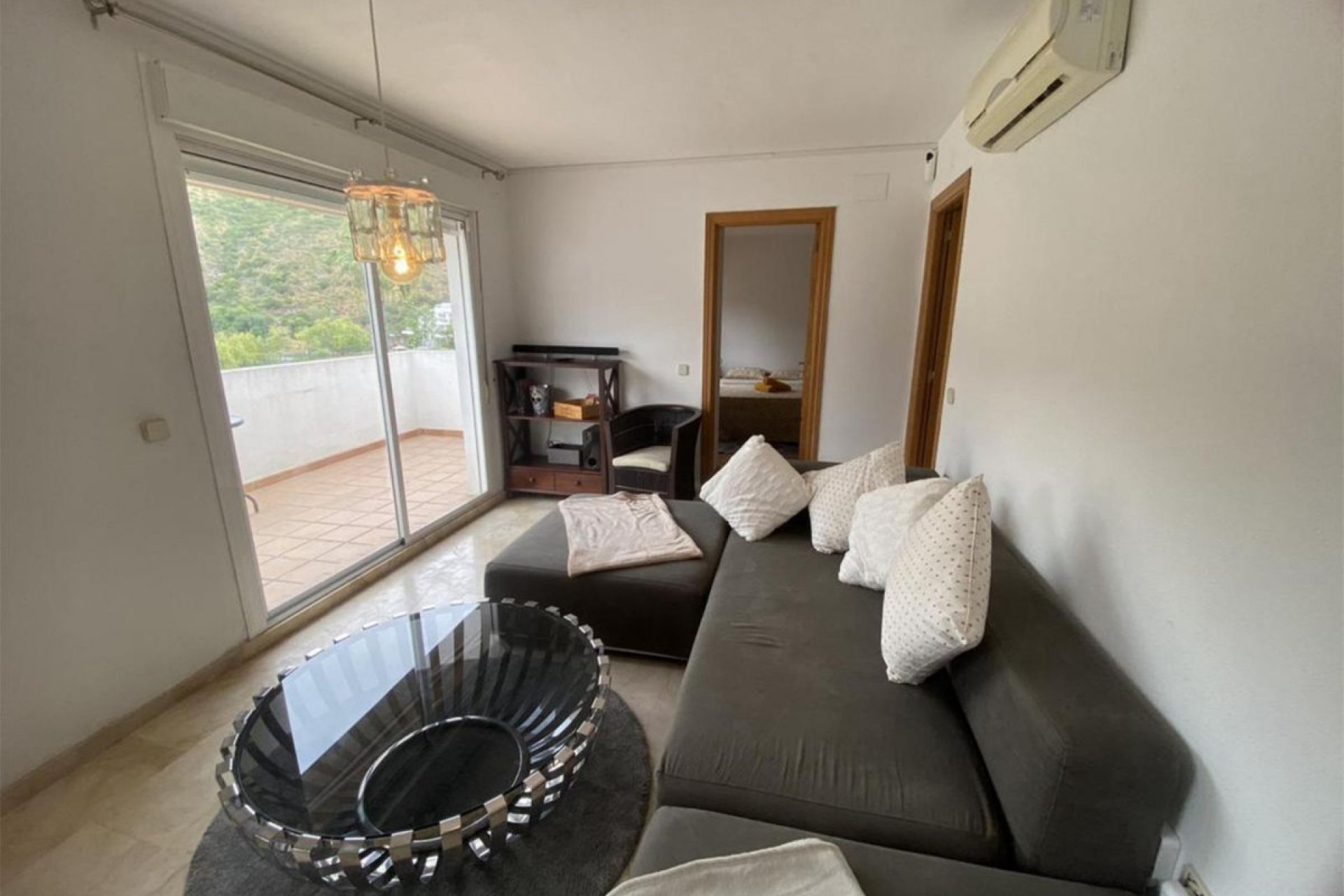 Resale - Apartment - Middle Floor Apartment - Benahavís - Benahavís Centro