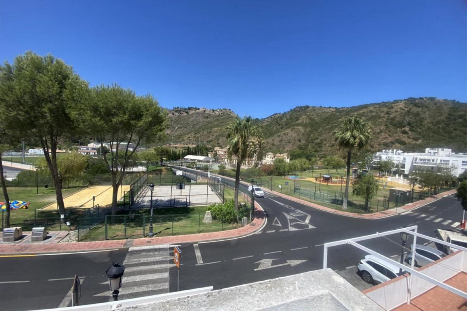 Resale - Apartment - Middle Floor Apartment - Benahavís - Benahavís Centro